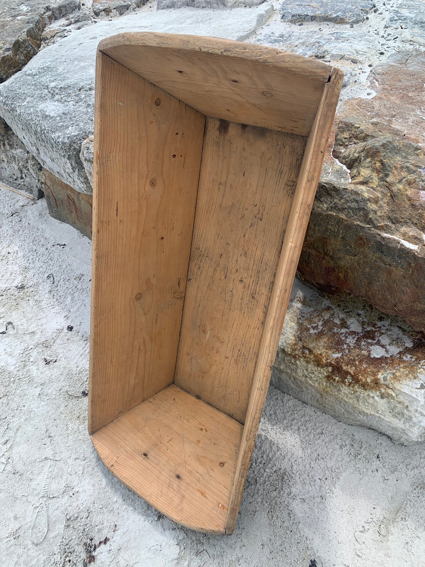 Holzkiste mit zwei Griffen