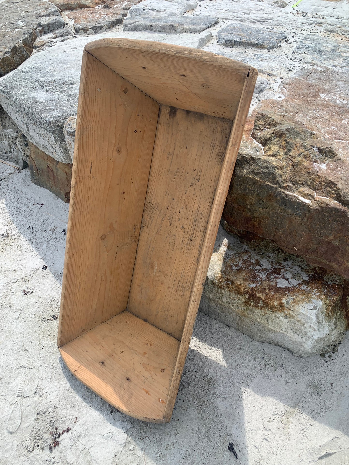 Holzkiste mit zwei Griffen