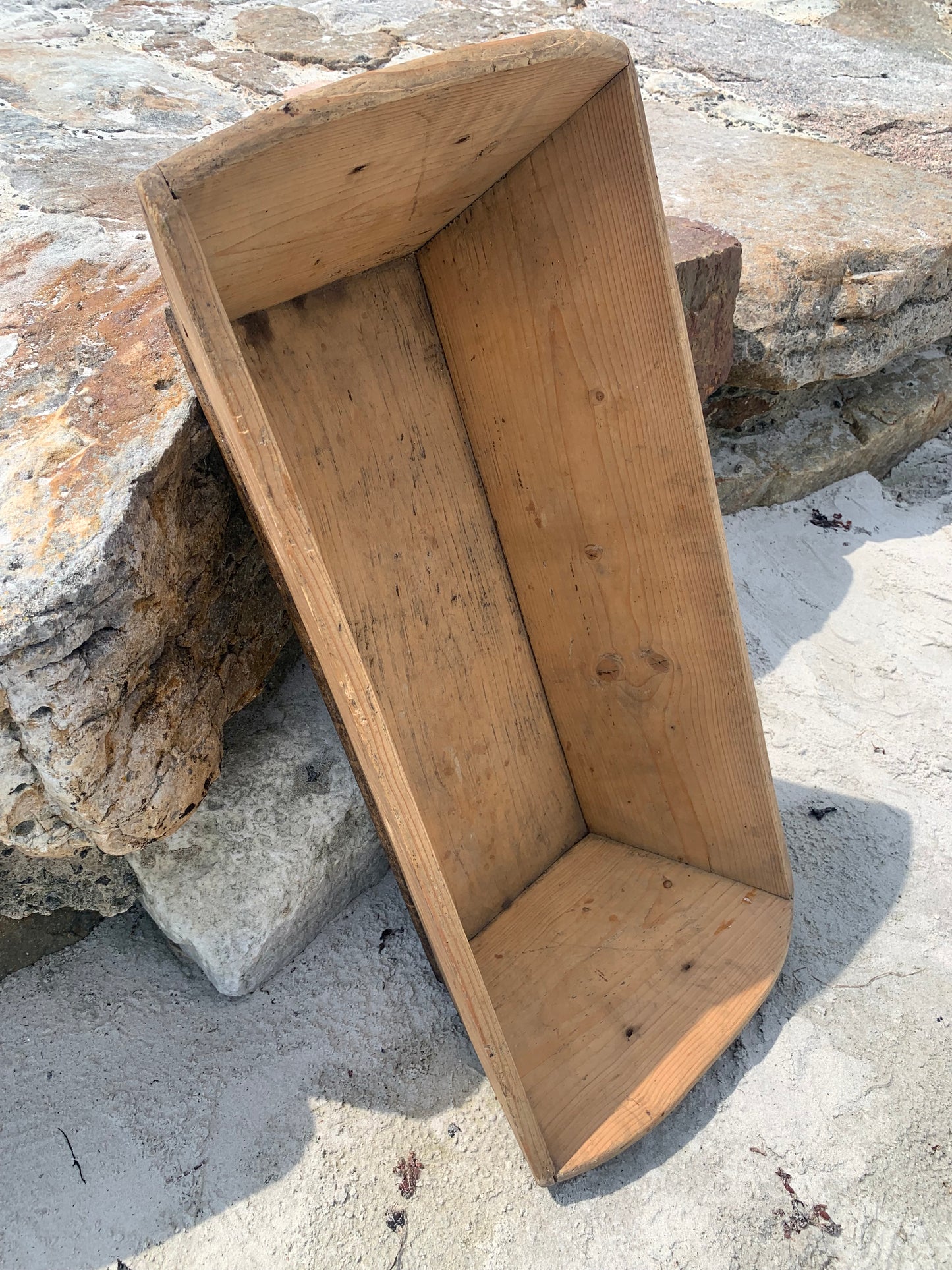 Holzkiste mit zwei Griffen