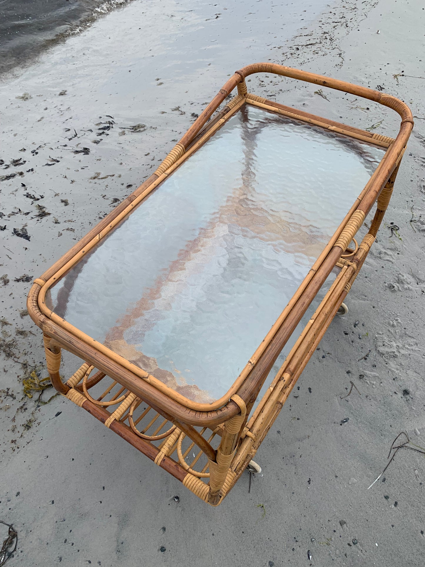 Bambustisch mit Rollen
