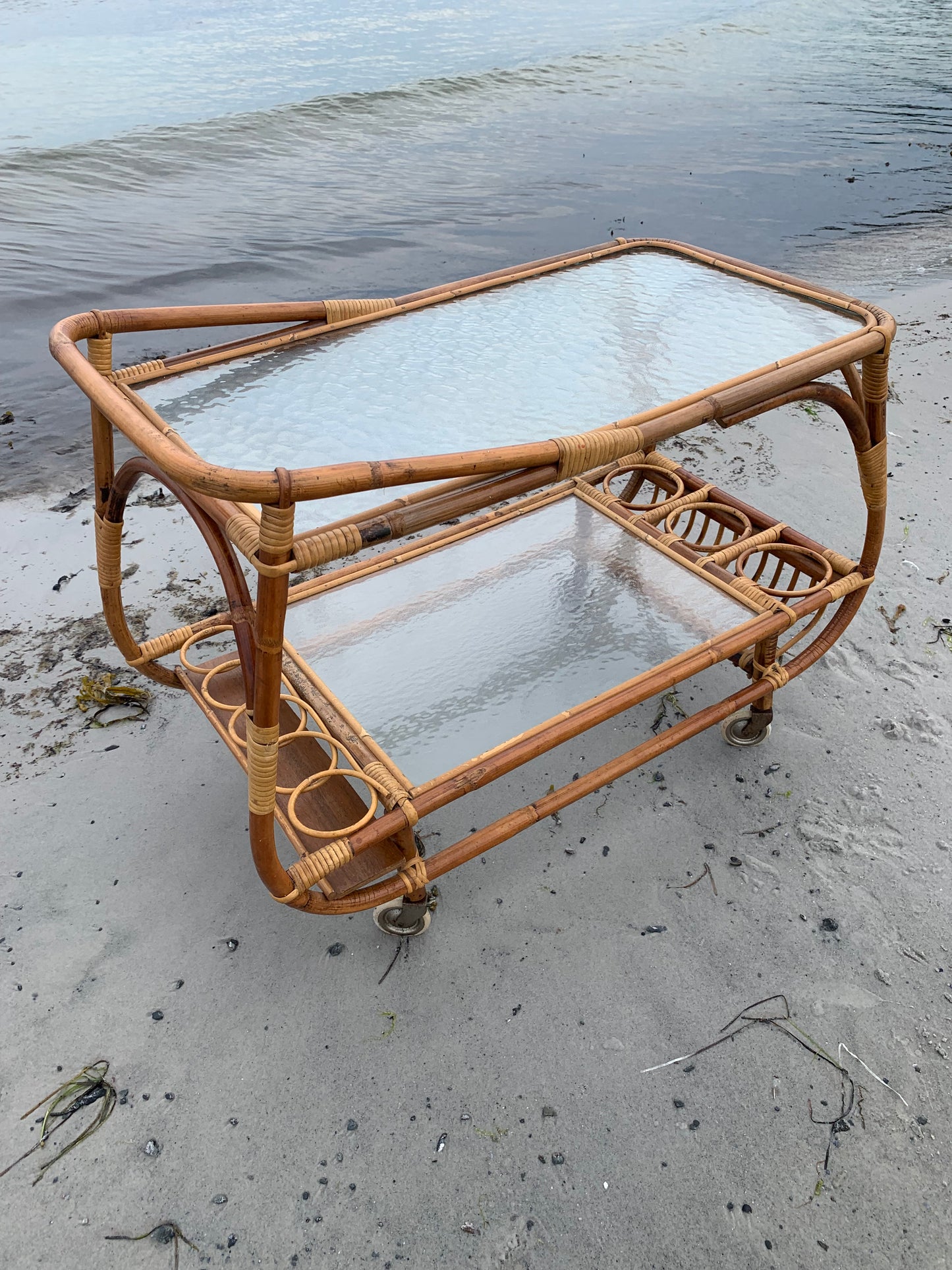 Bambustisch mit Rollen