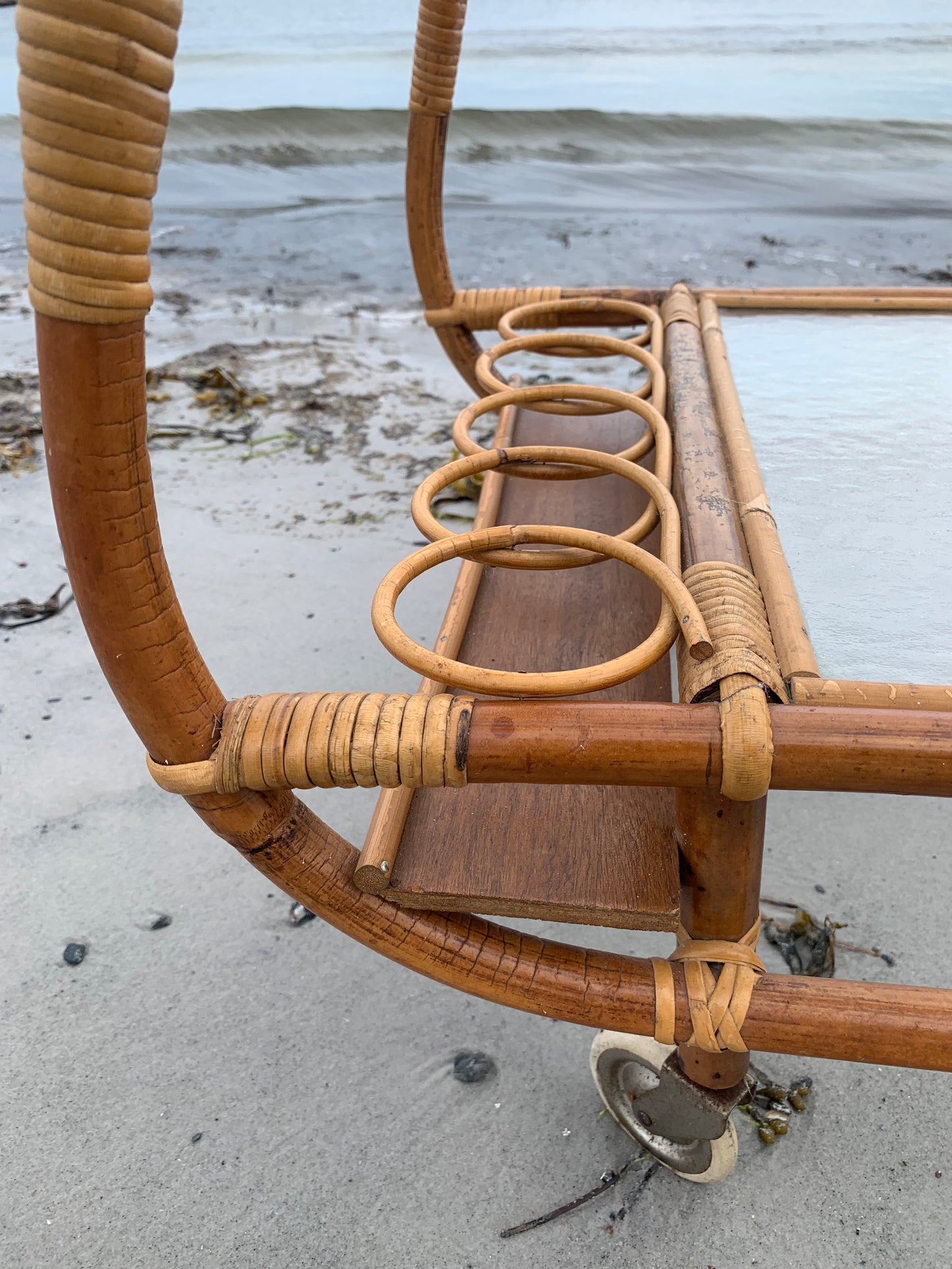 Bambustisch mit Rollen