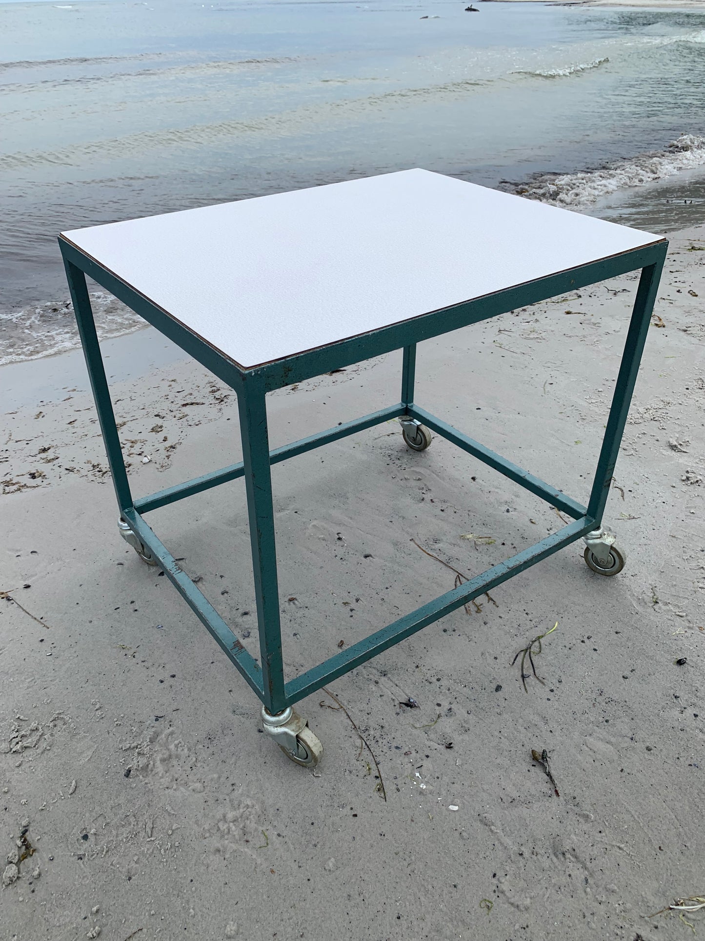 Industrietisch mit Rollen