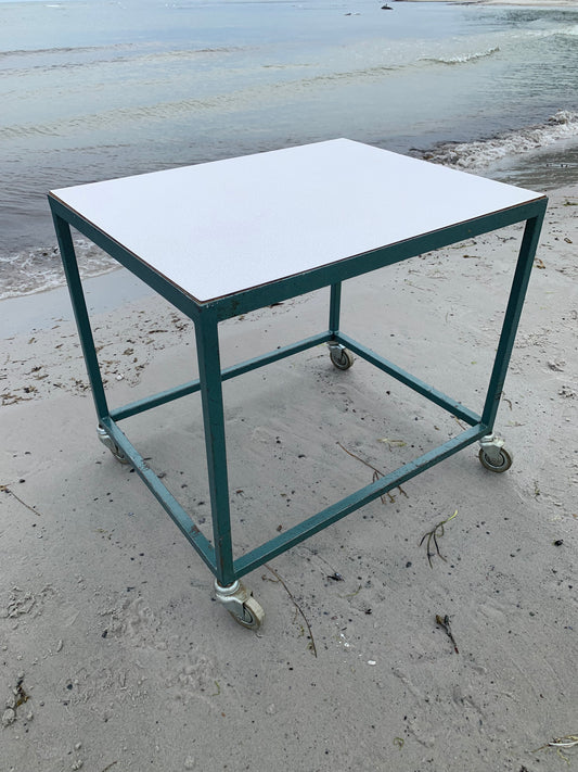 Industrietisch mit Rollen