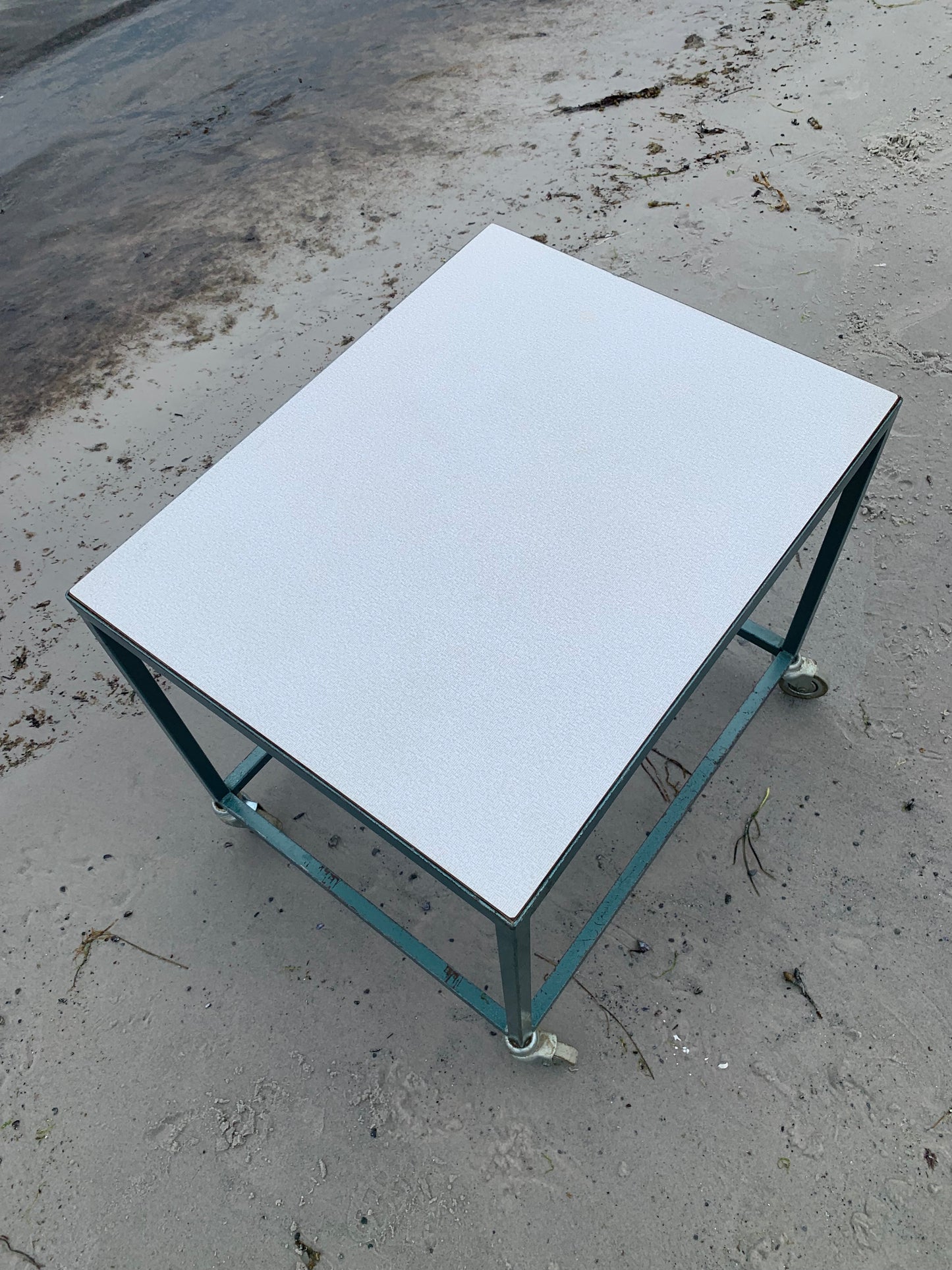 Industrietisch mit Rollen