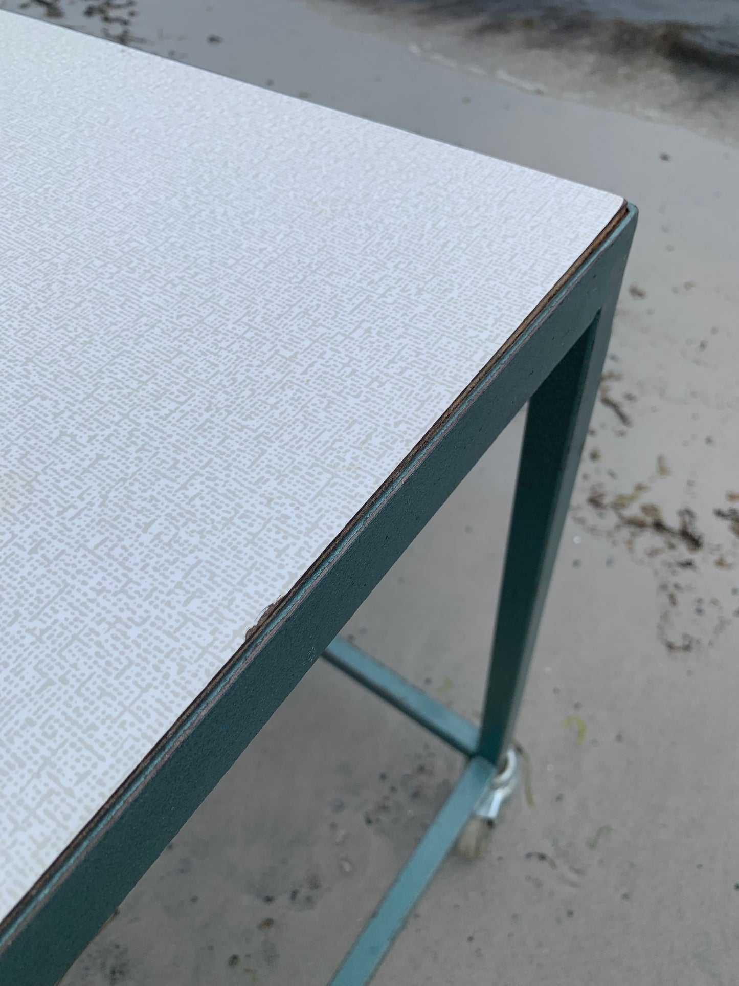 Industrietisch mit Rollen