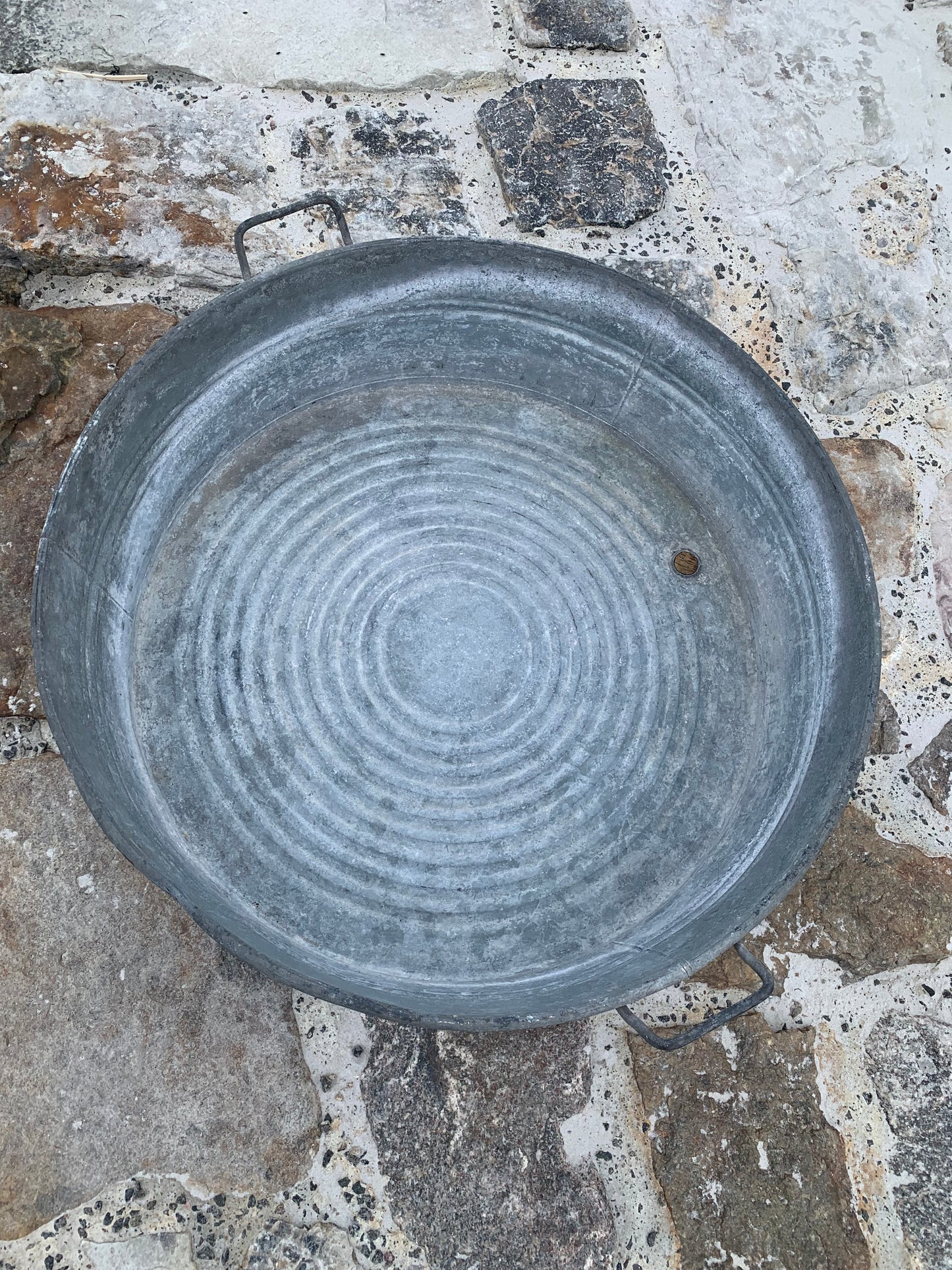 Große runde Zinkwanne