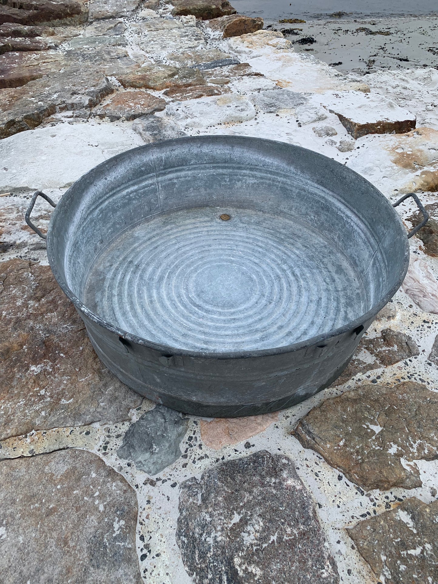 Große runde Zinkwanne