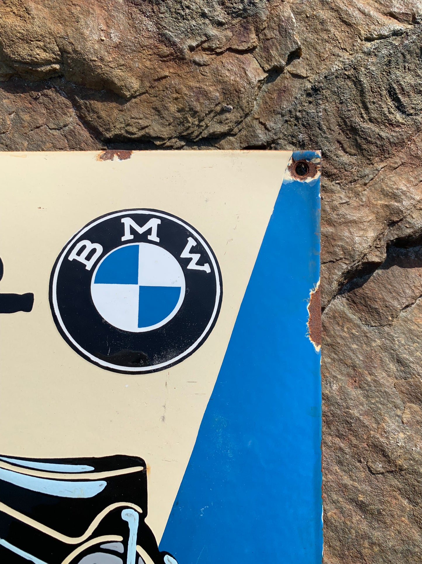 Gewölbtes Emailleschild - BMW