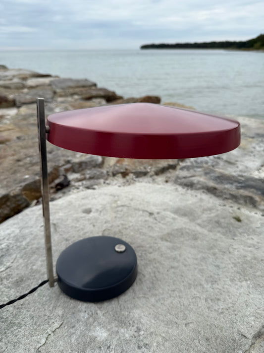 Hillebrand „Oslo“ entworfen von Dr. Heinz Georg Pfaender im Jahr 1961 – Original Bordeaux (Gewinner des renommierten IF Design Award 1962)
