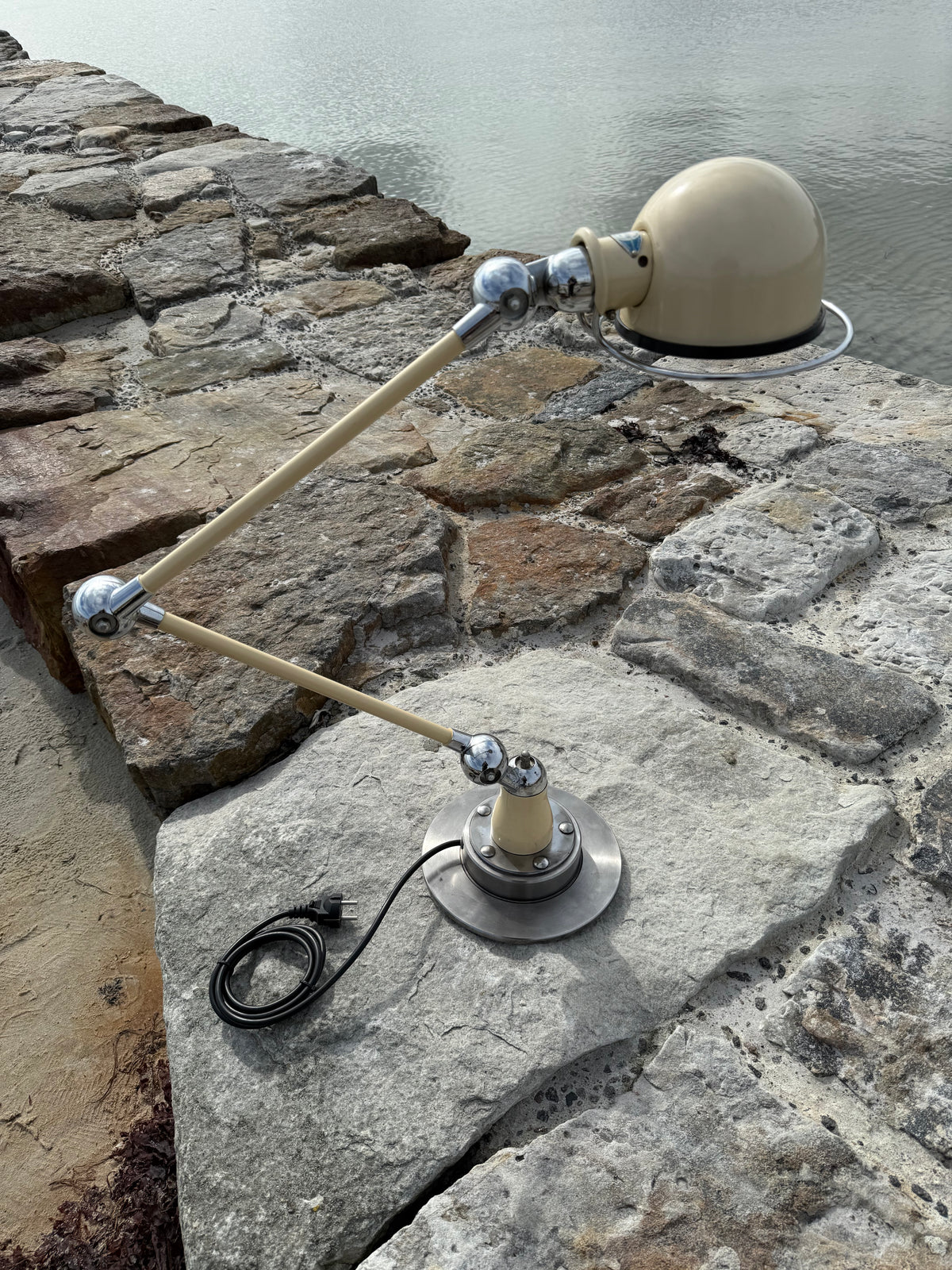 Jieldé Tischlampe mit zwei Armen und Blendschutz (Seltene Ausführung)