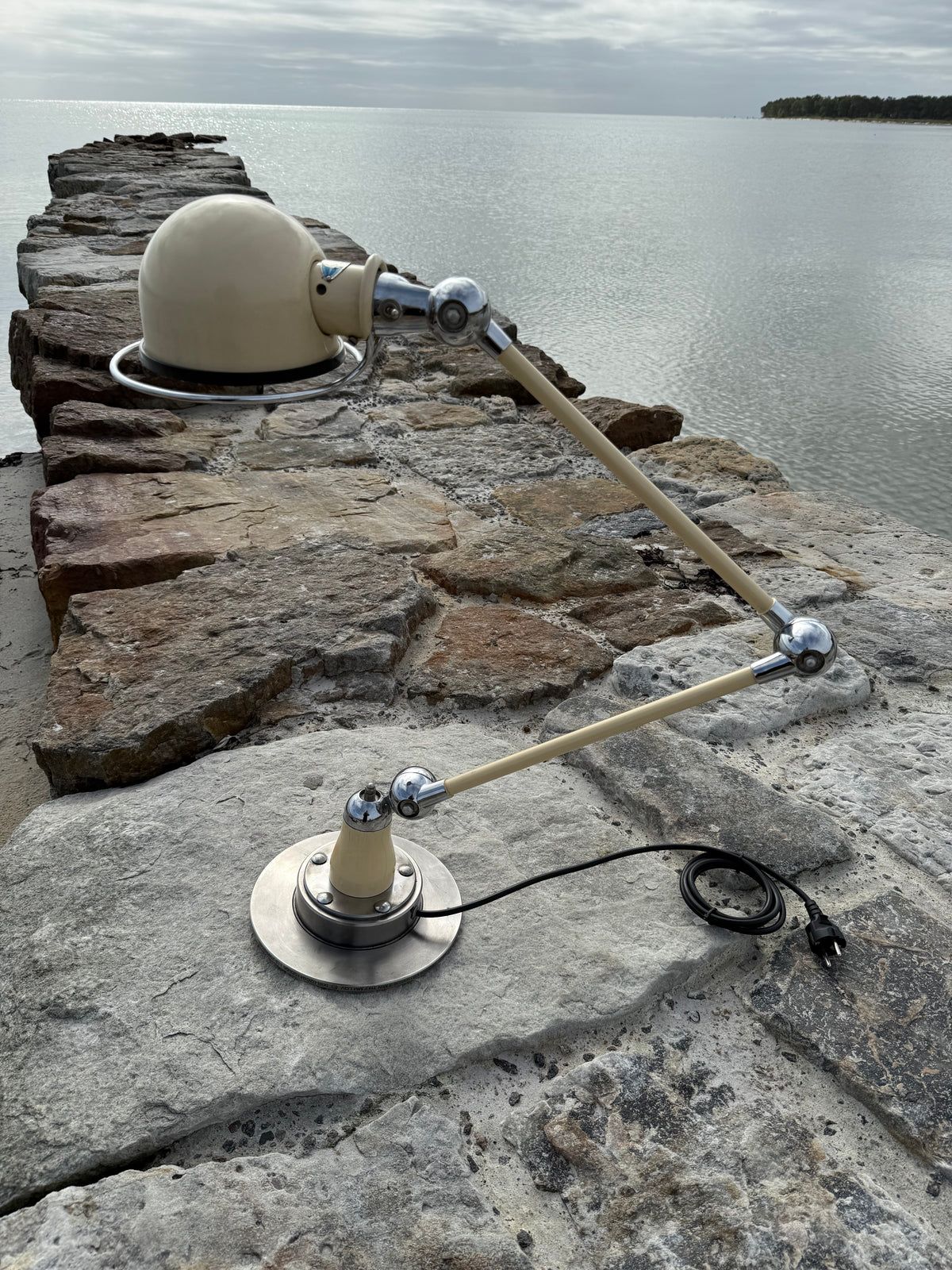 Jieldé Tischlampe mit zwei Armen und Blendschutz (Seltene Ausführung)