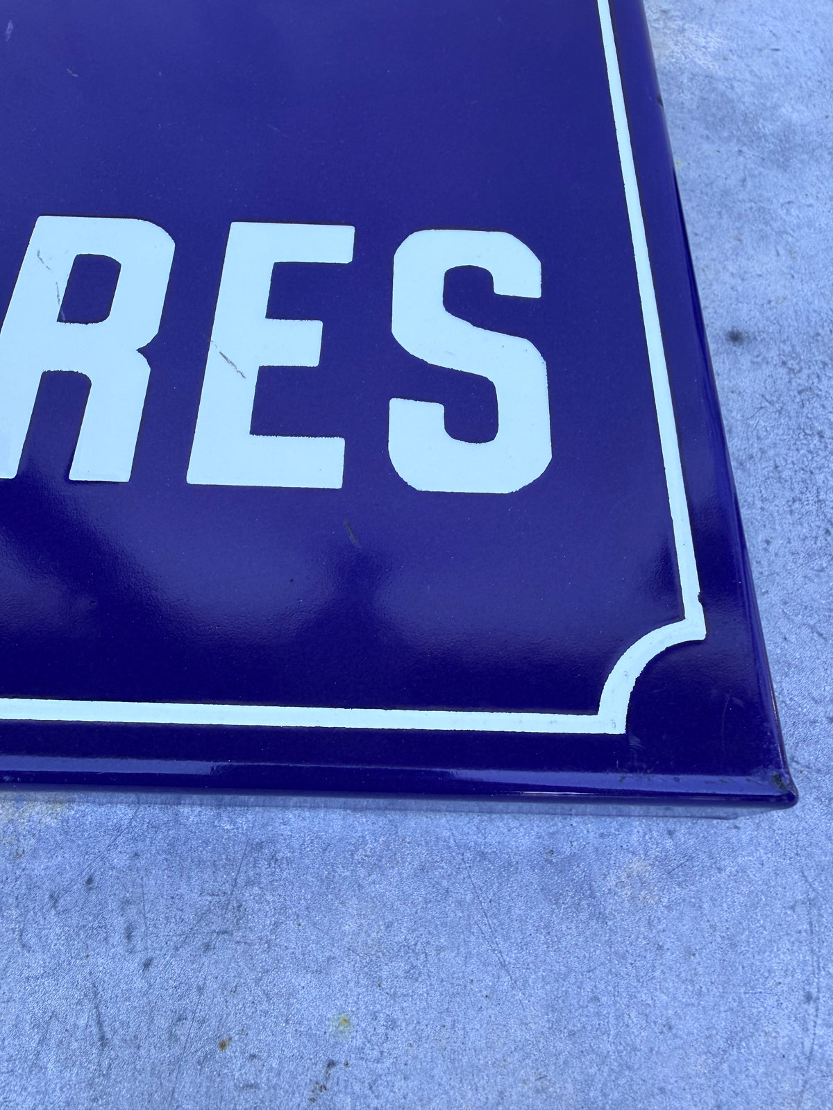 Französisches Emailleschild