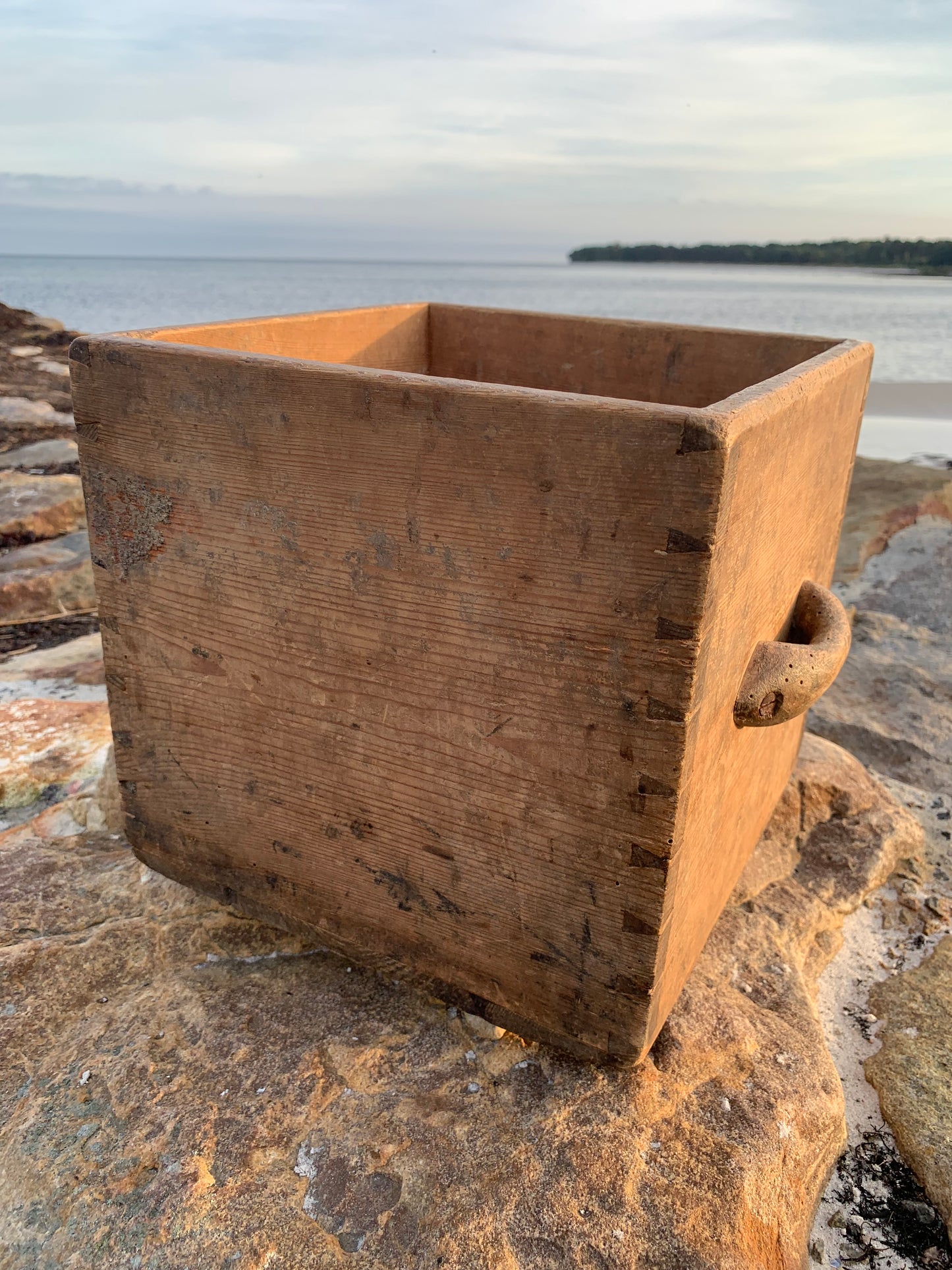Holzkiste mit Tragegriff