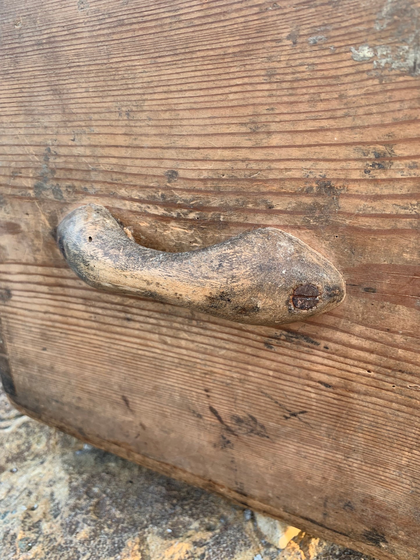 Holzkiste mit Tragegriff
