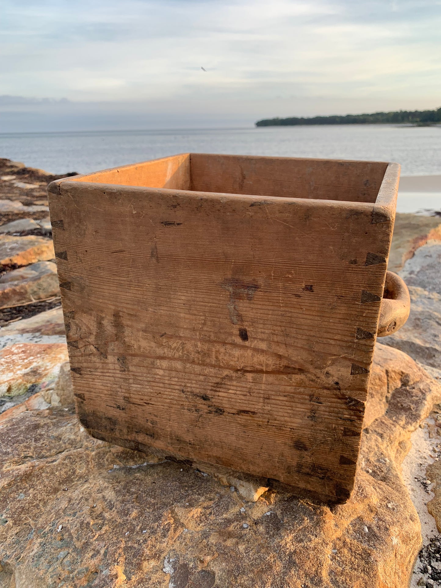 Holzkiste mit Tragegriff