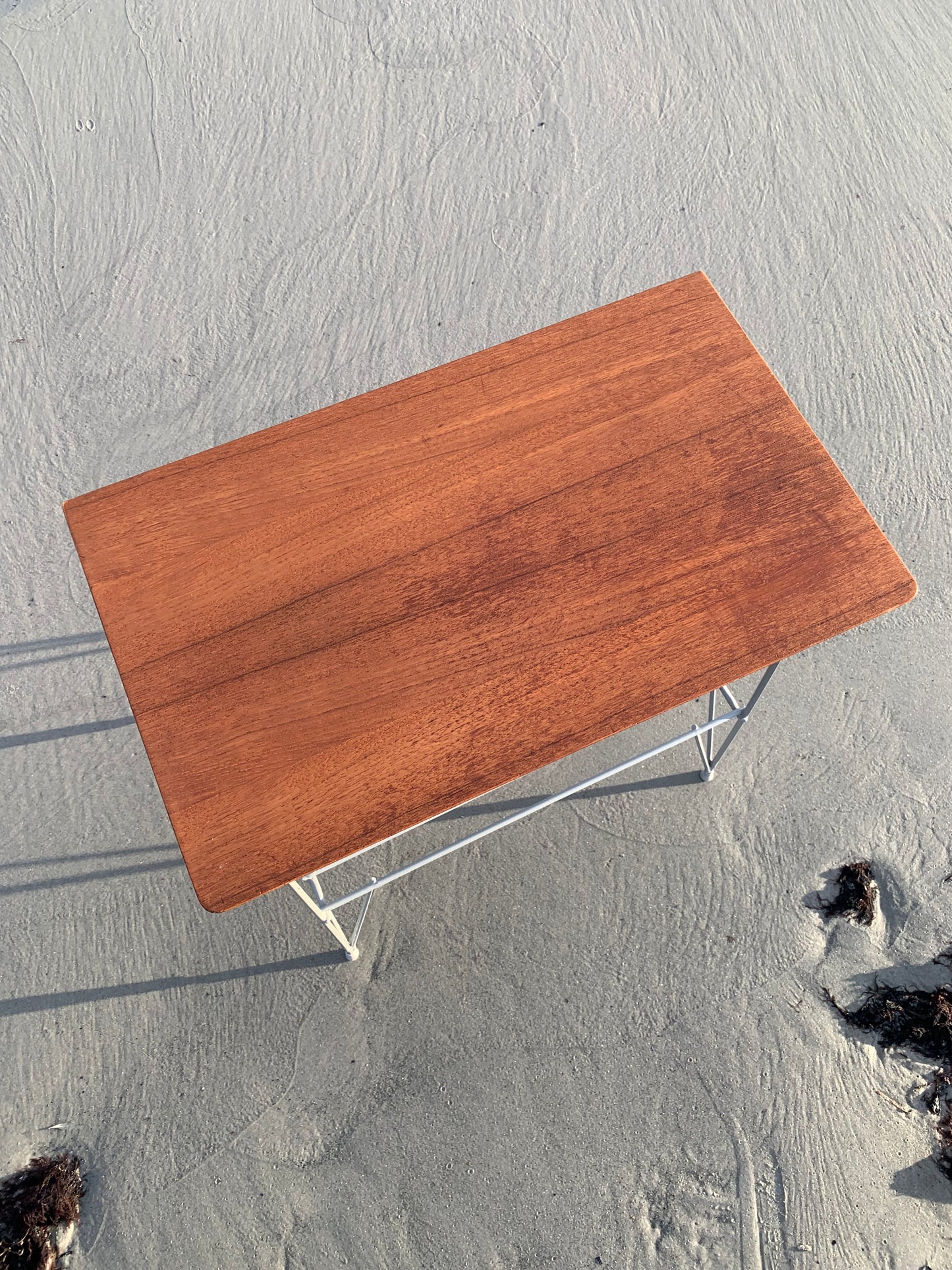 Tisch mit Schublade