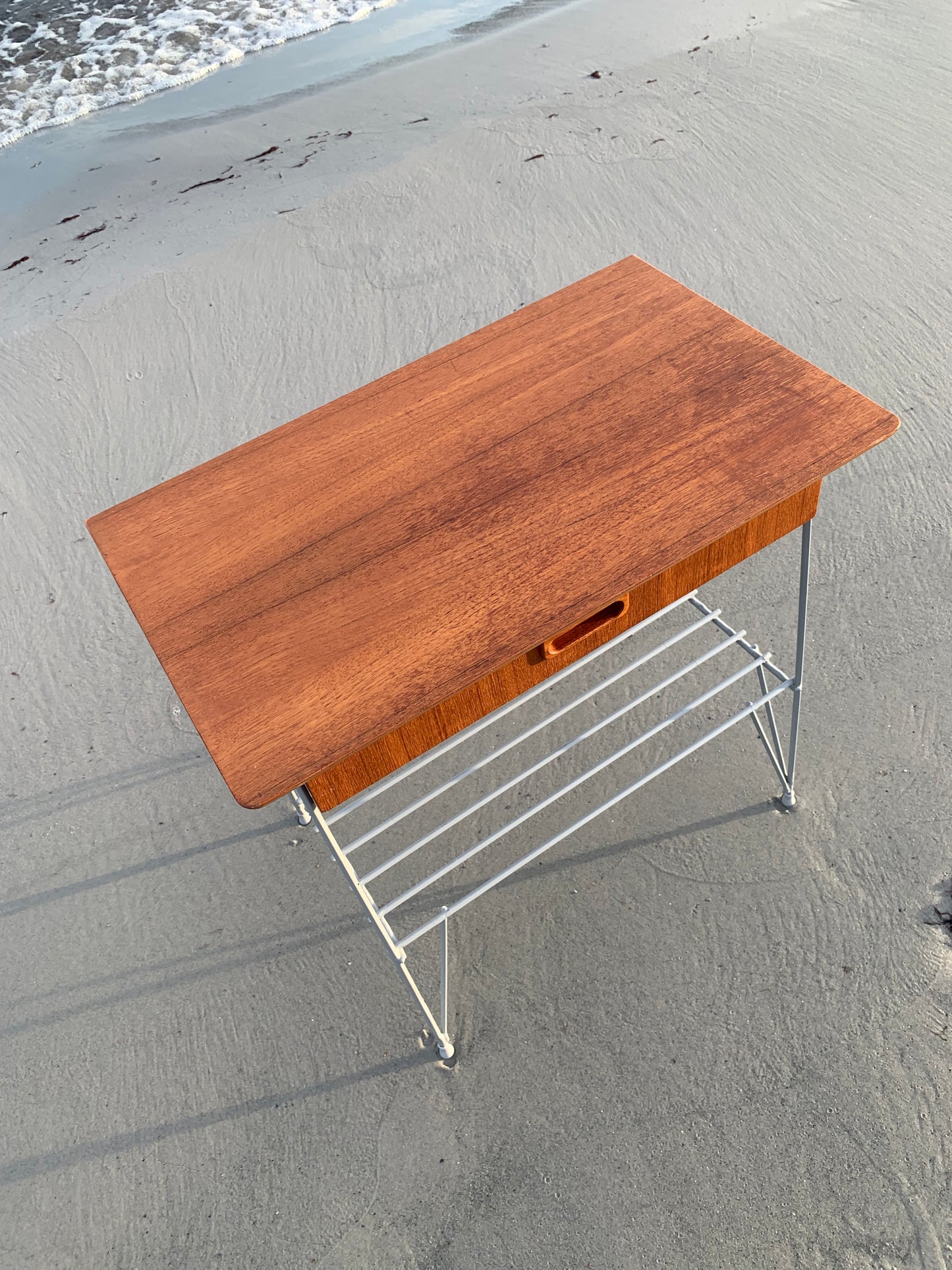 Tisch mit Schublade