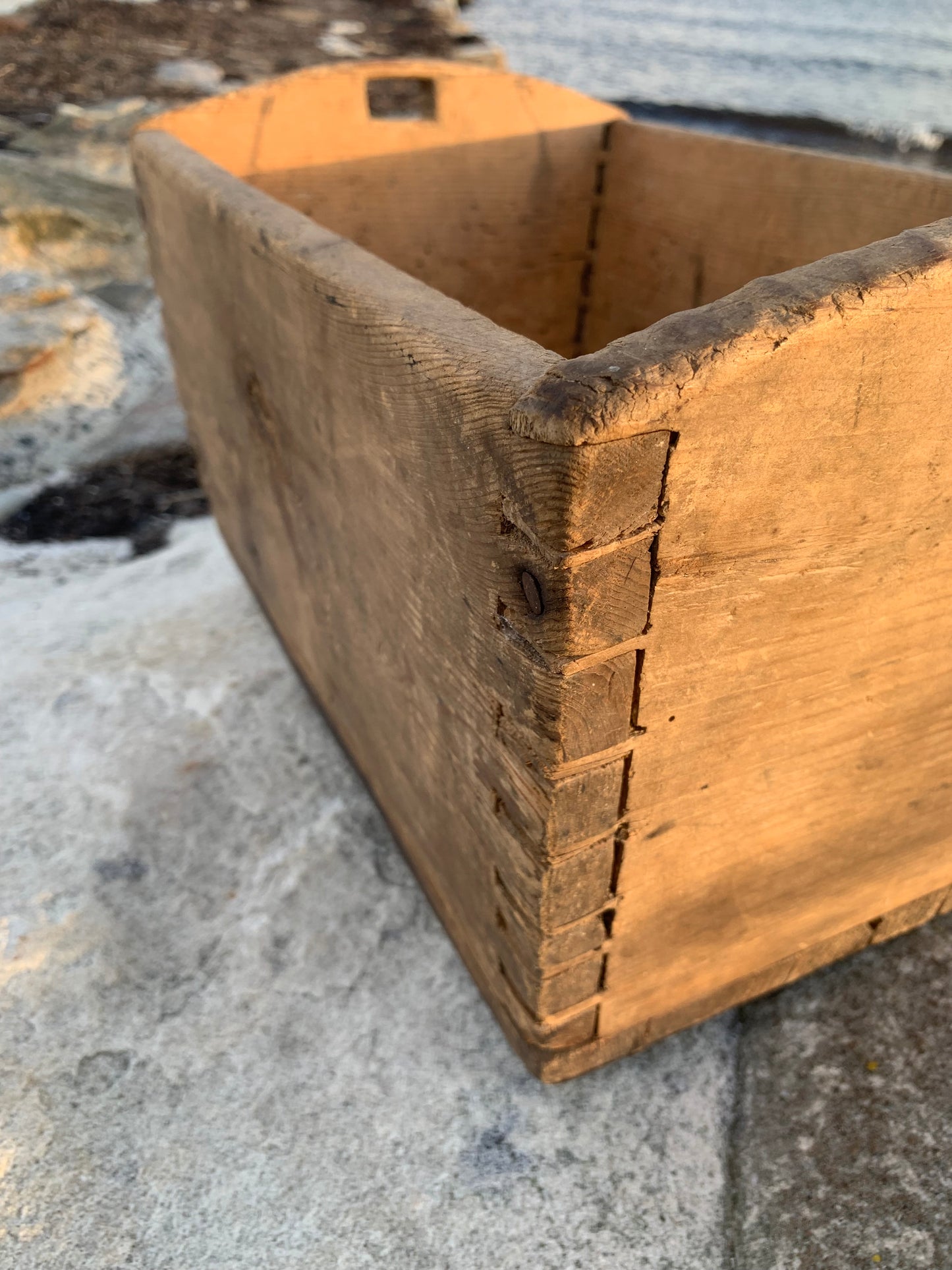 Alte und sehr charmante Holzkiste