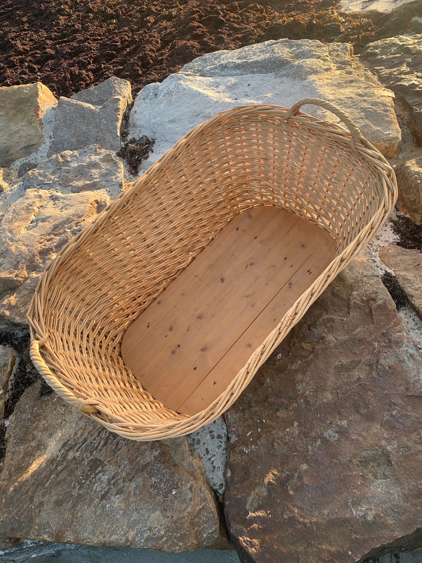 Wäschekorb mit Holzboden