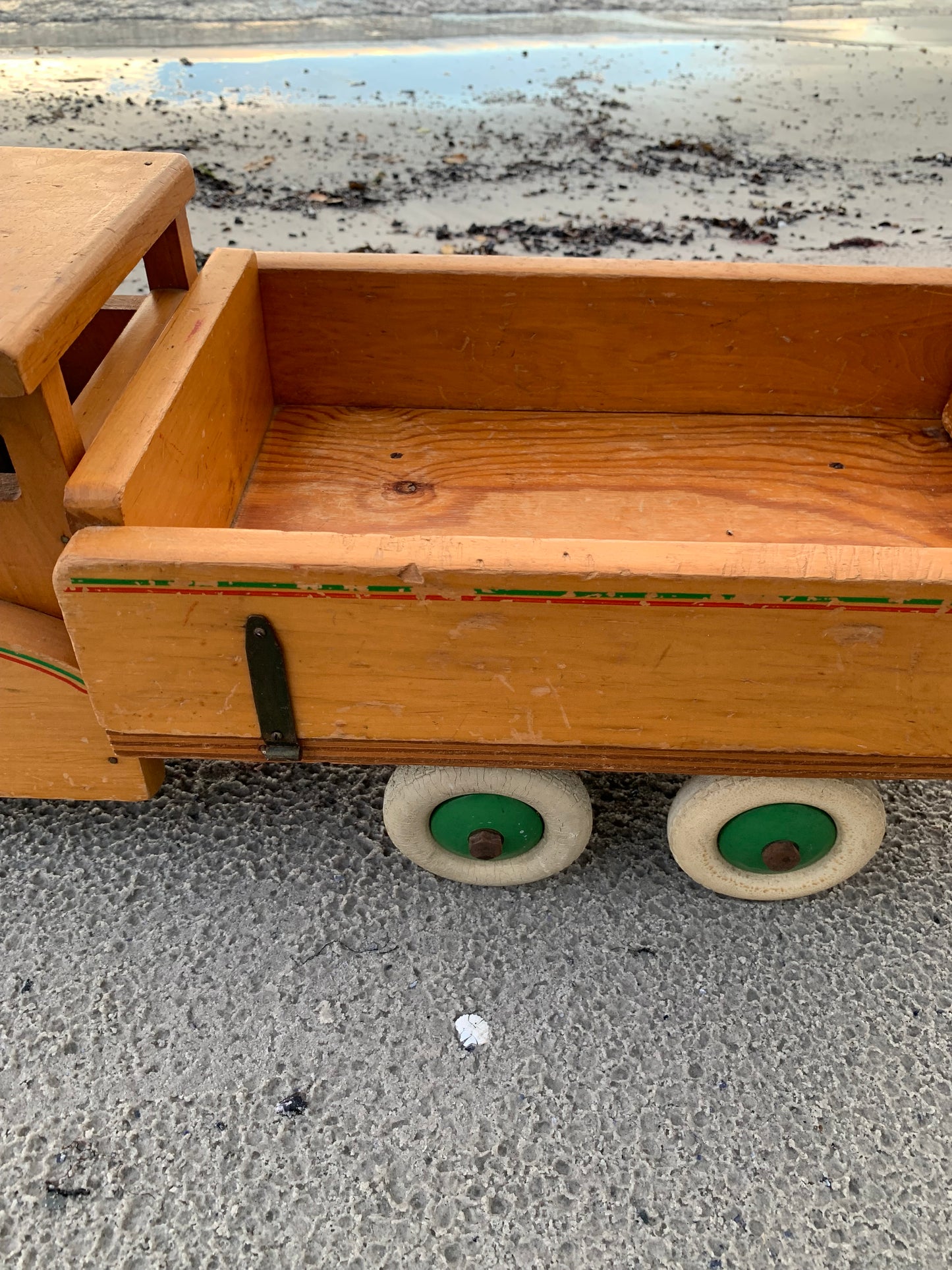 Großer Holzlastwagen