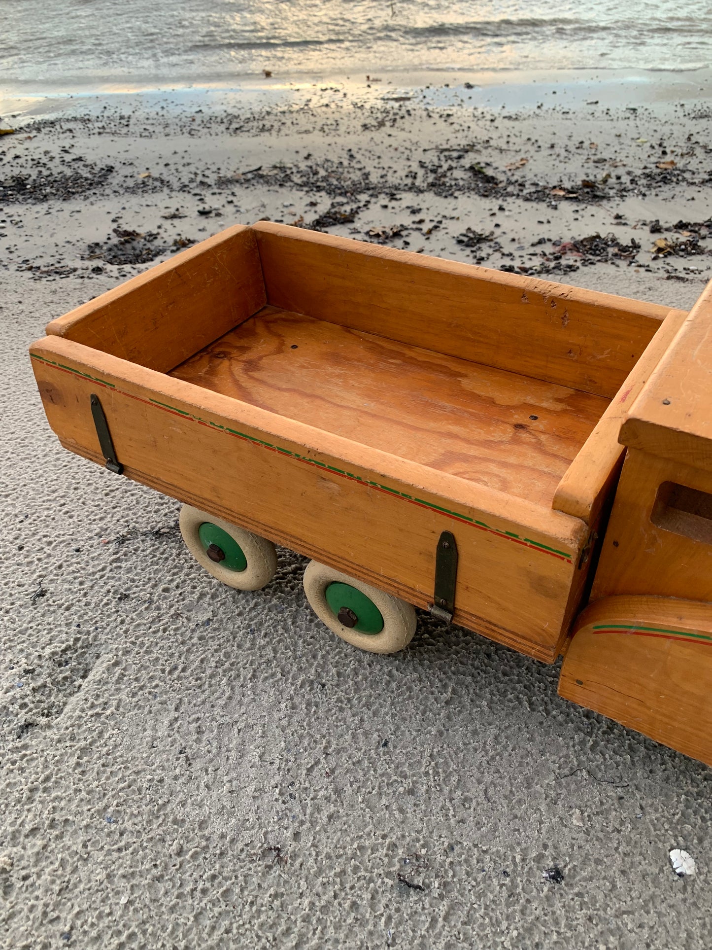 Großer Holzlastwagen