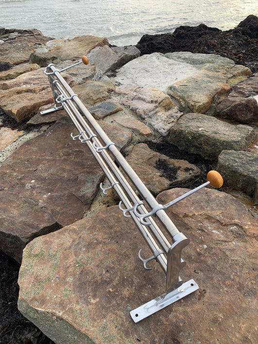 Regal mit 2 Huthaken - Entwurf von Gunnar Bolin aus dem Jahr 1937