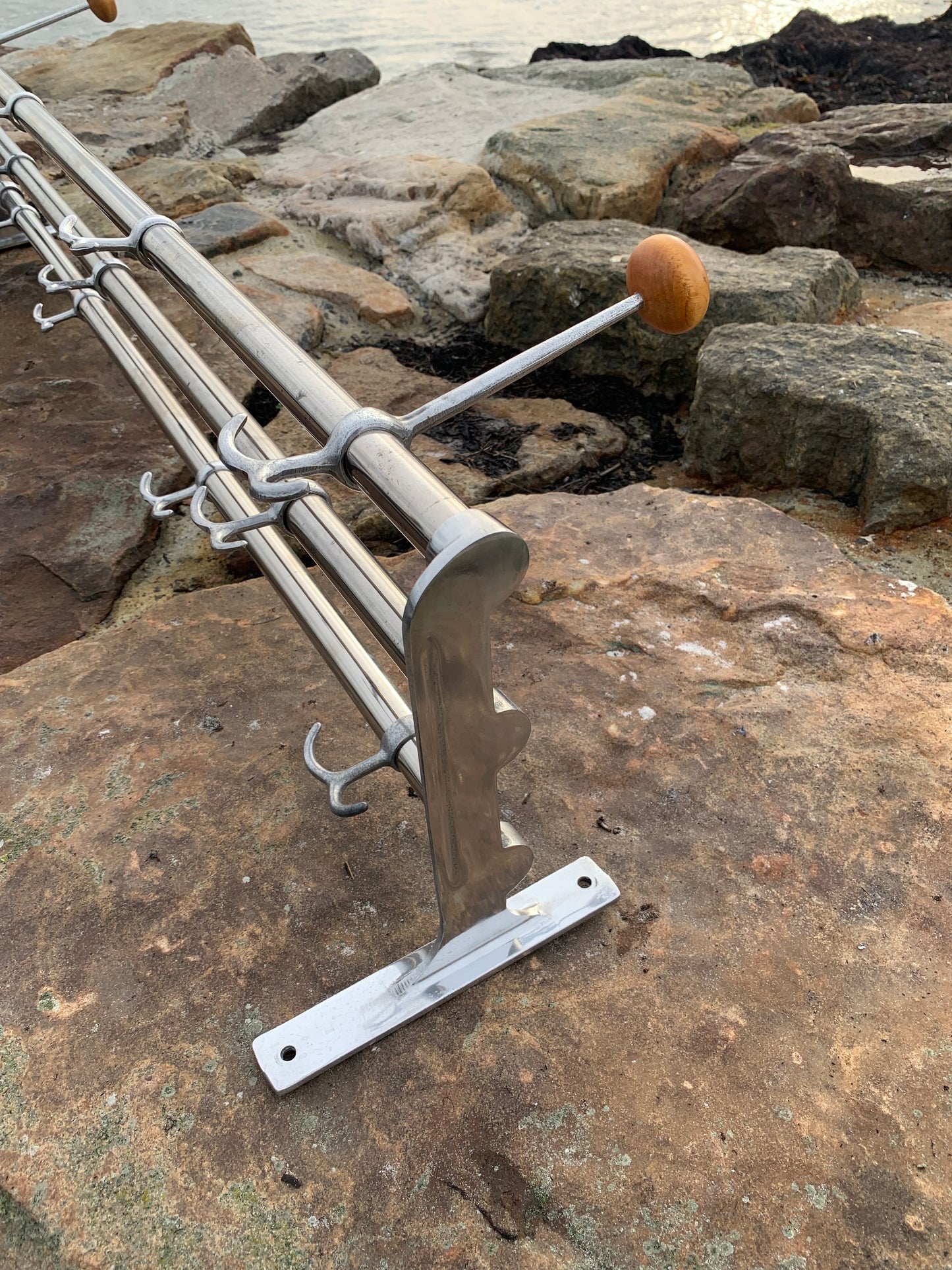 Regal mit 2 Huthaken - Entwurf von Gunnar Bolin aus dem Jahr 1937