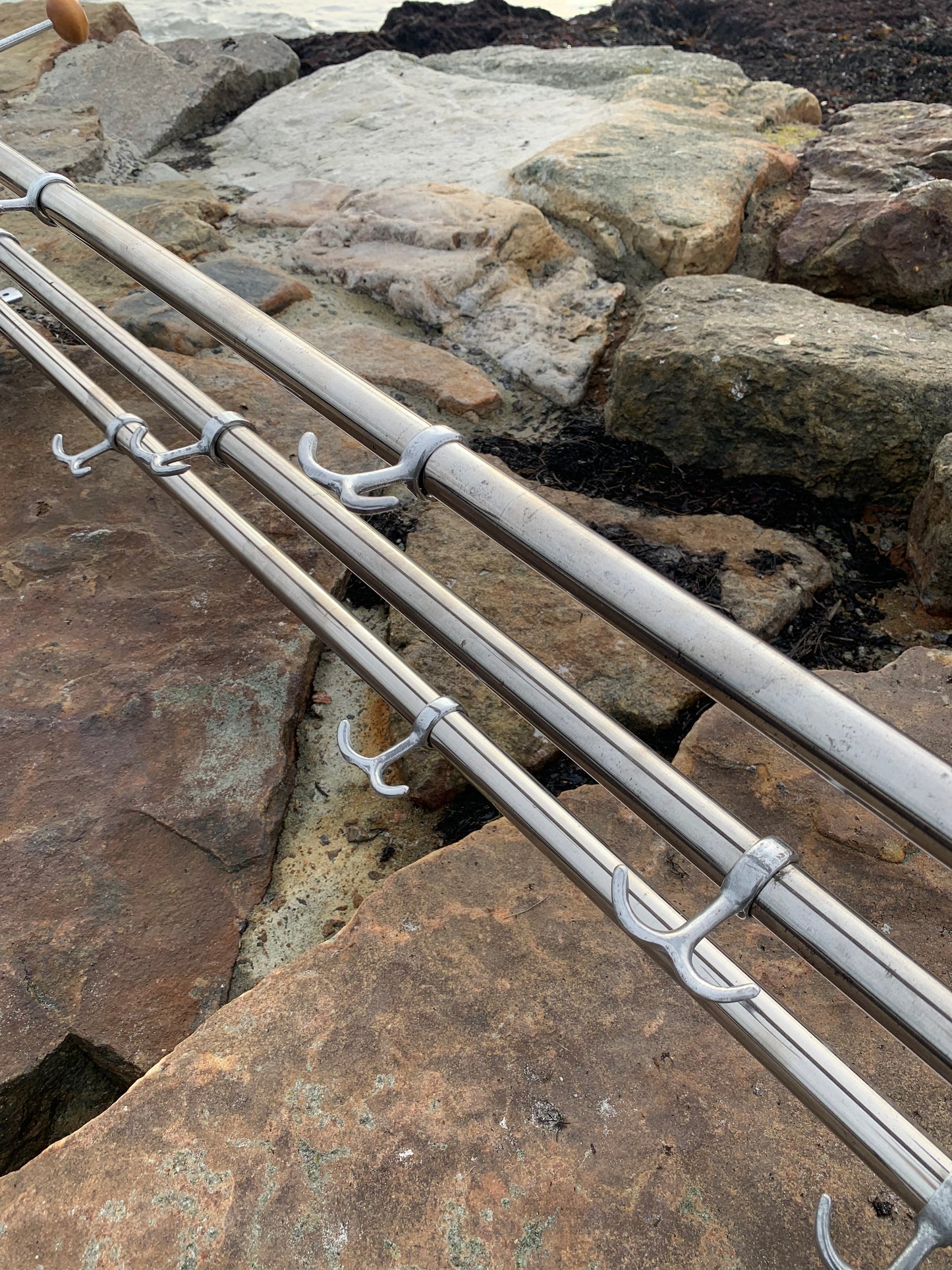 Regal mit 2 Huthaken - Entwurf von Gunnar Bolin aus dem Jahr 1937