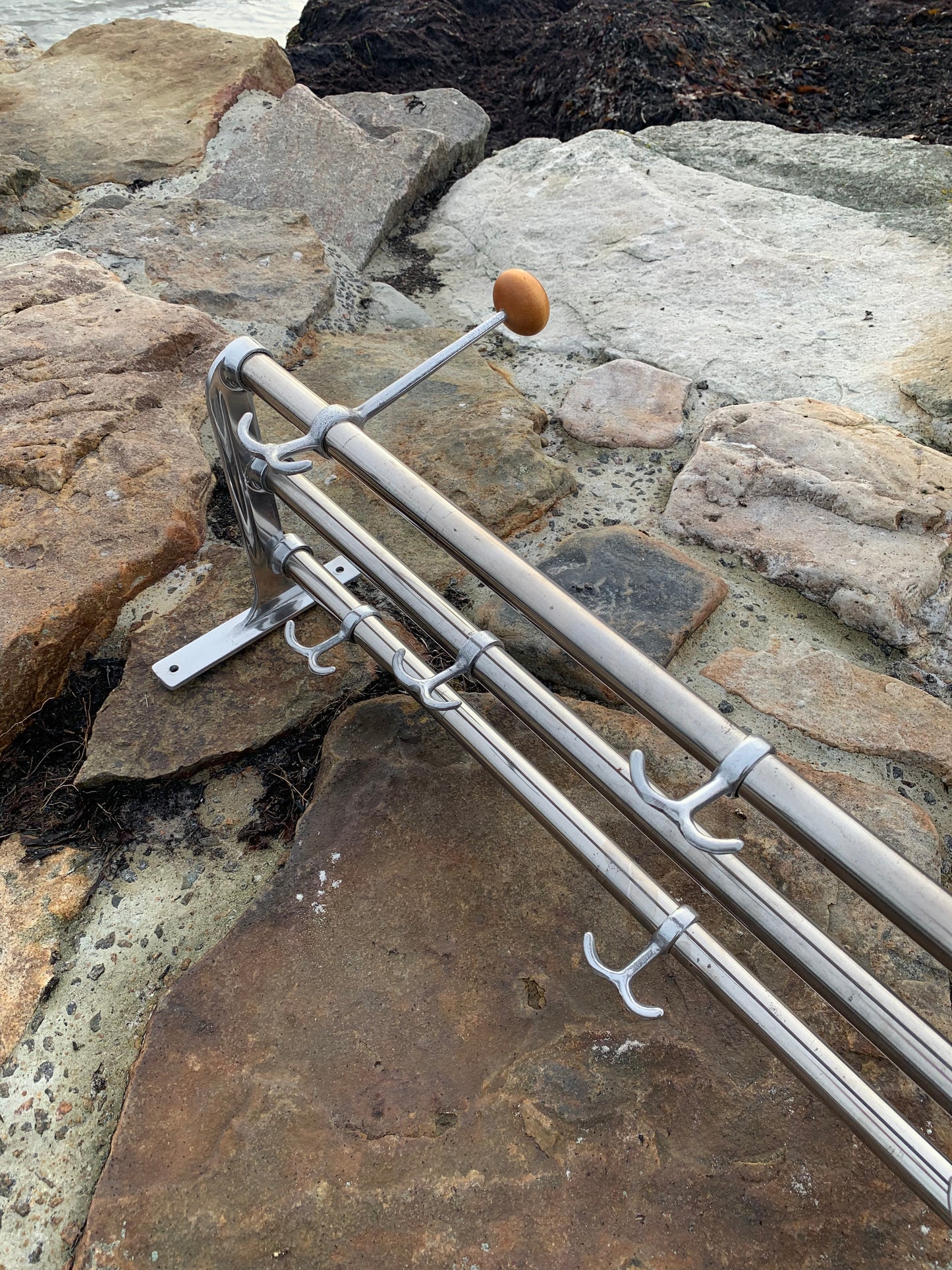 Regal mit 2 Huthaken - Entwurf von Gunnar Bolin aus dem Jahr 1937