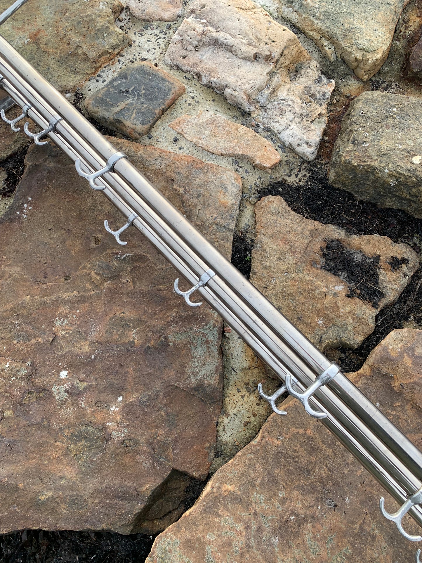 Regal mit 2 Huthaken - Entwurf von Gunnar Bolin aus dem Jahr 1937