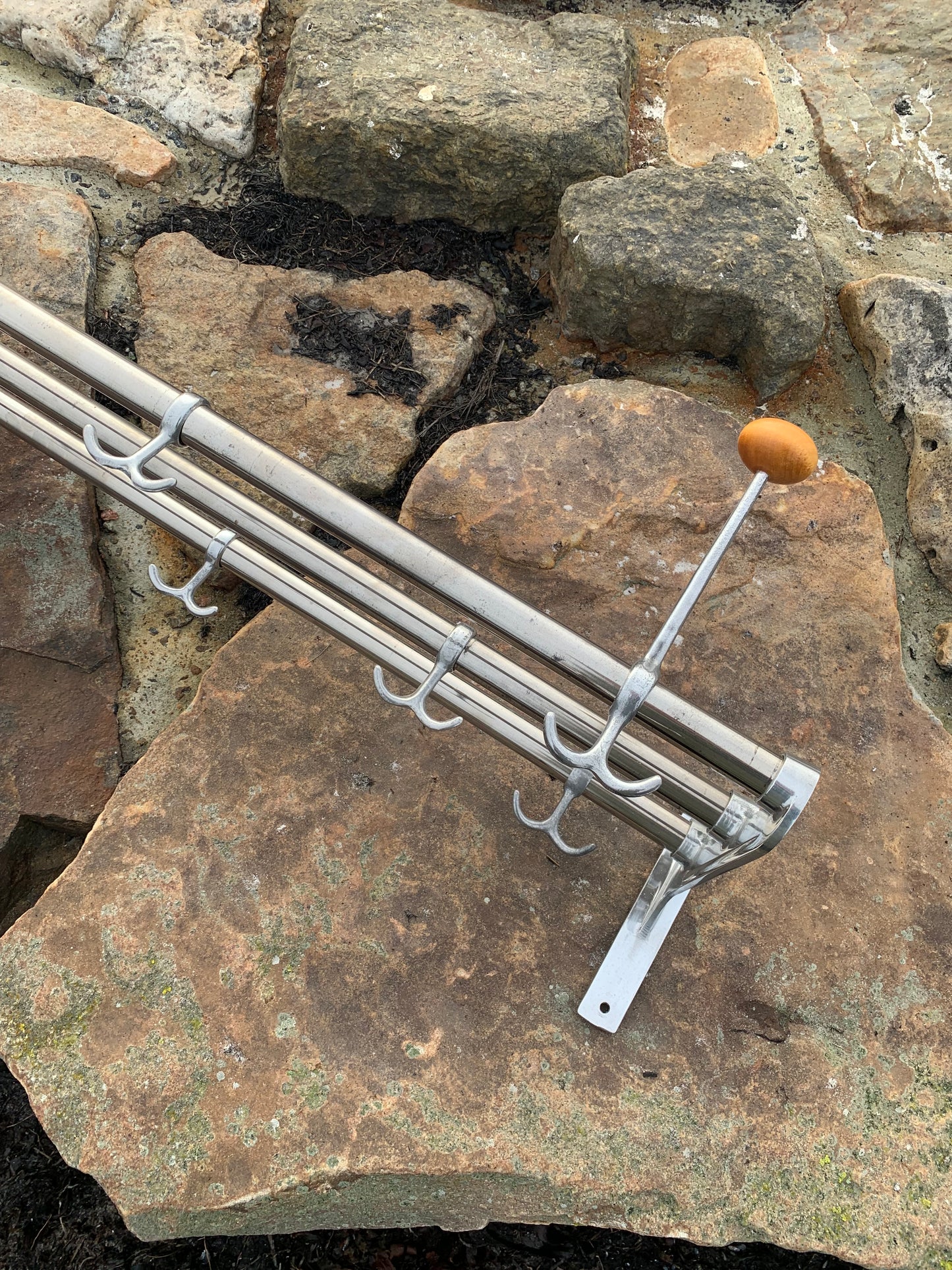 Regal mit 2 Huthaken - Entwurf von Gunnar Bolin aus dem Jahr 1937