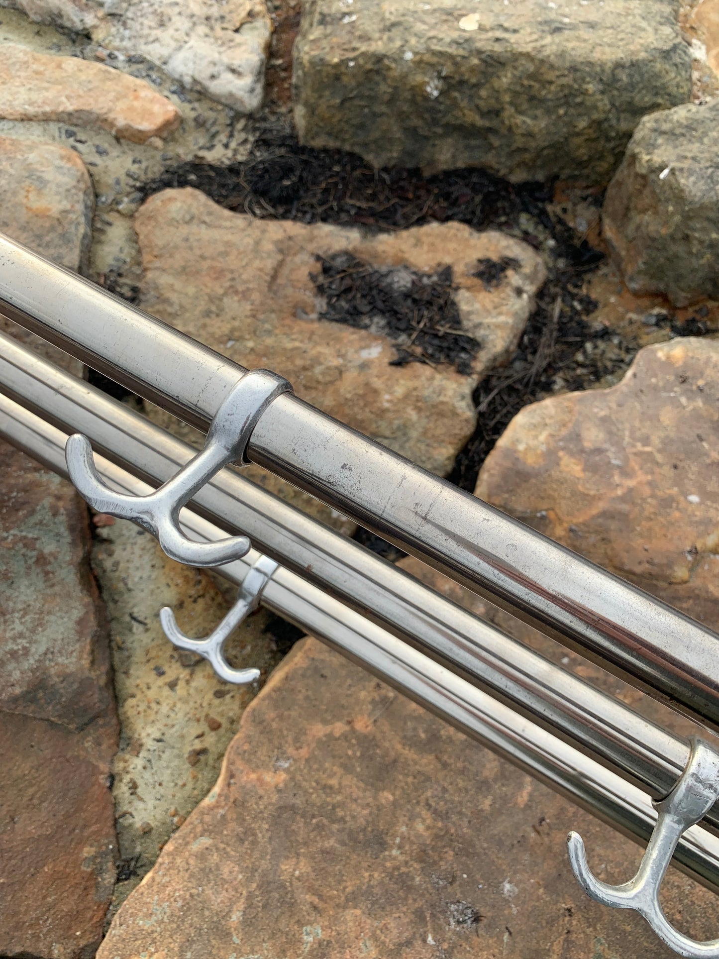 Regal mit 2 Huthaken - Entwurf von Gunnar Bolin aus dem Jahr 1937