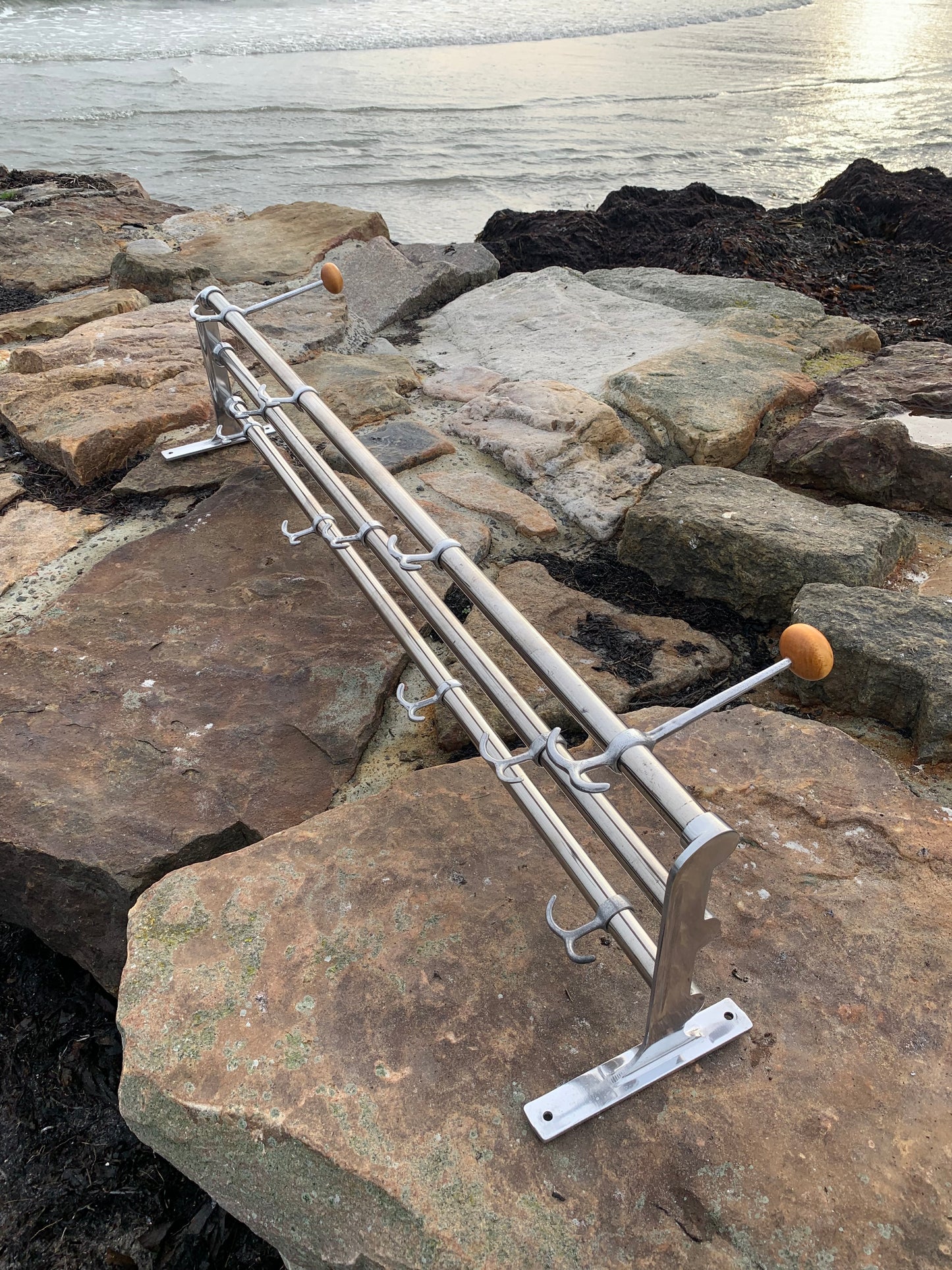 Regal mit 2 Huthaken - Entwurf von Gunnar Bolin aus dem Jahr 1937