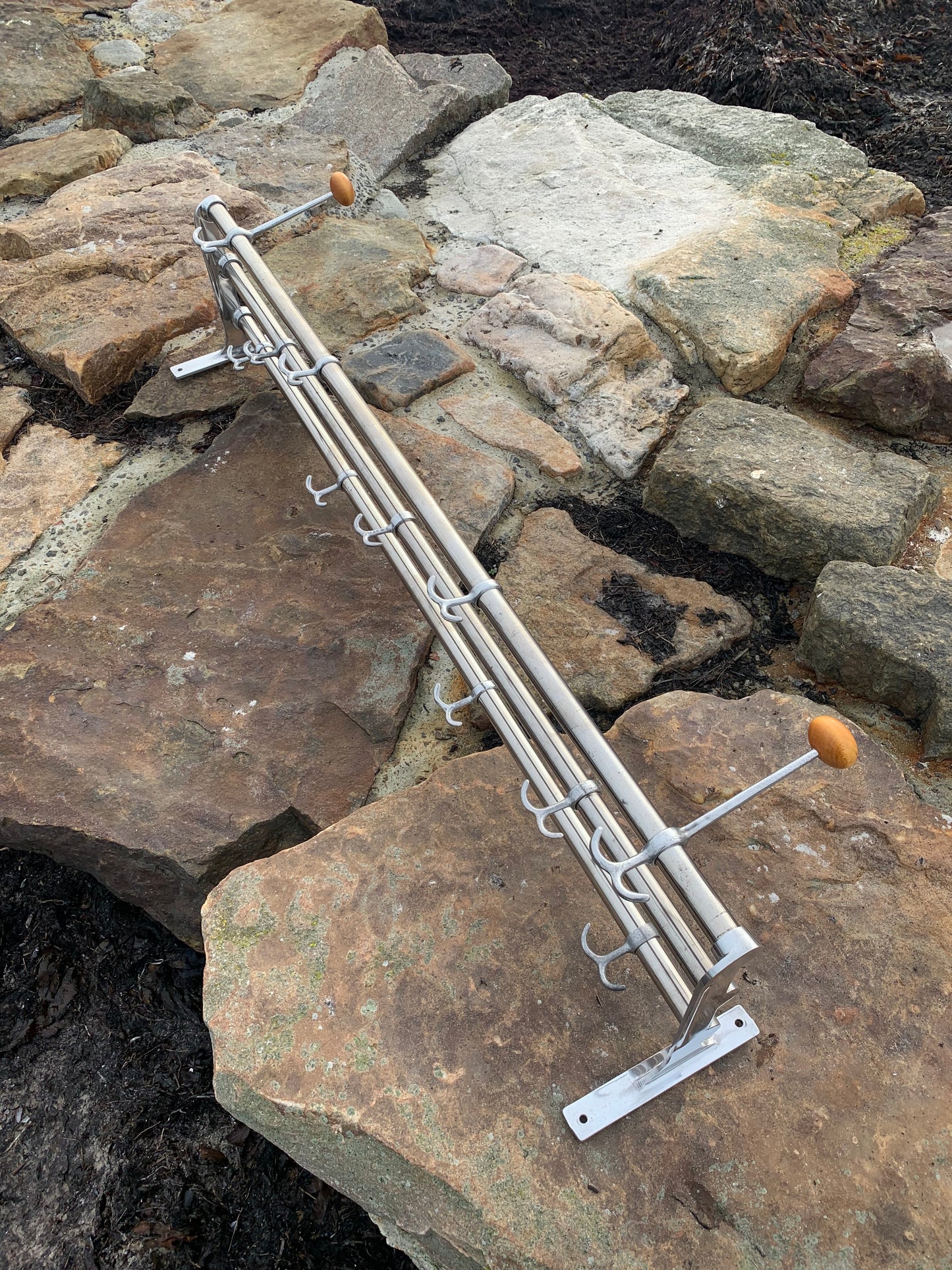 Regal mit 2 Huthaken - Entwurf von Gunnar Bolin aus dem Jahr 1937