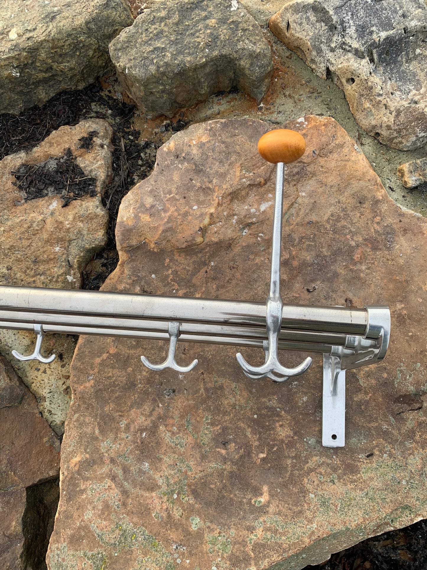 Regal mit 2 Huthaken - Entwurf von Gunnar Bolin aus dem Jahr 1937