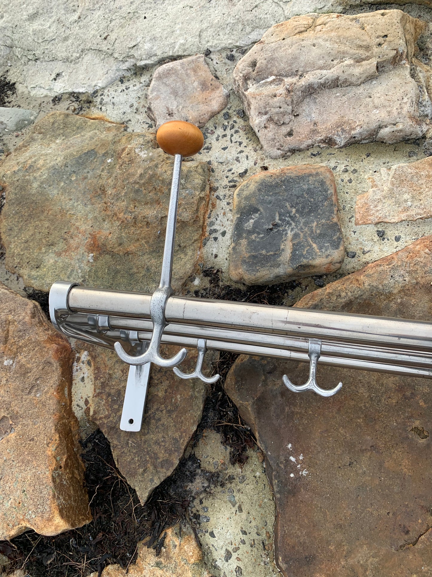 Regal mit 2 Huthaken - Entwurf von Gunnar Bolin aus dem Jahr 1937