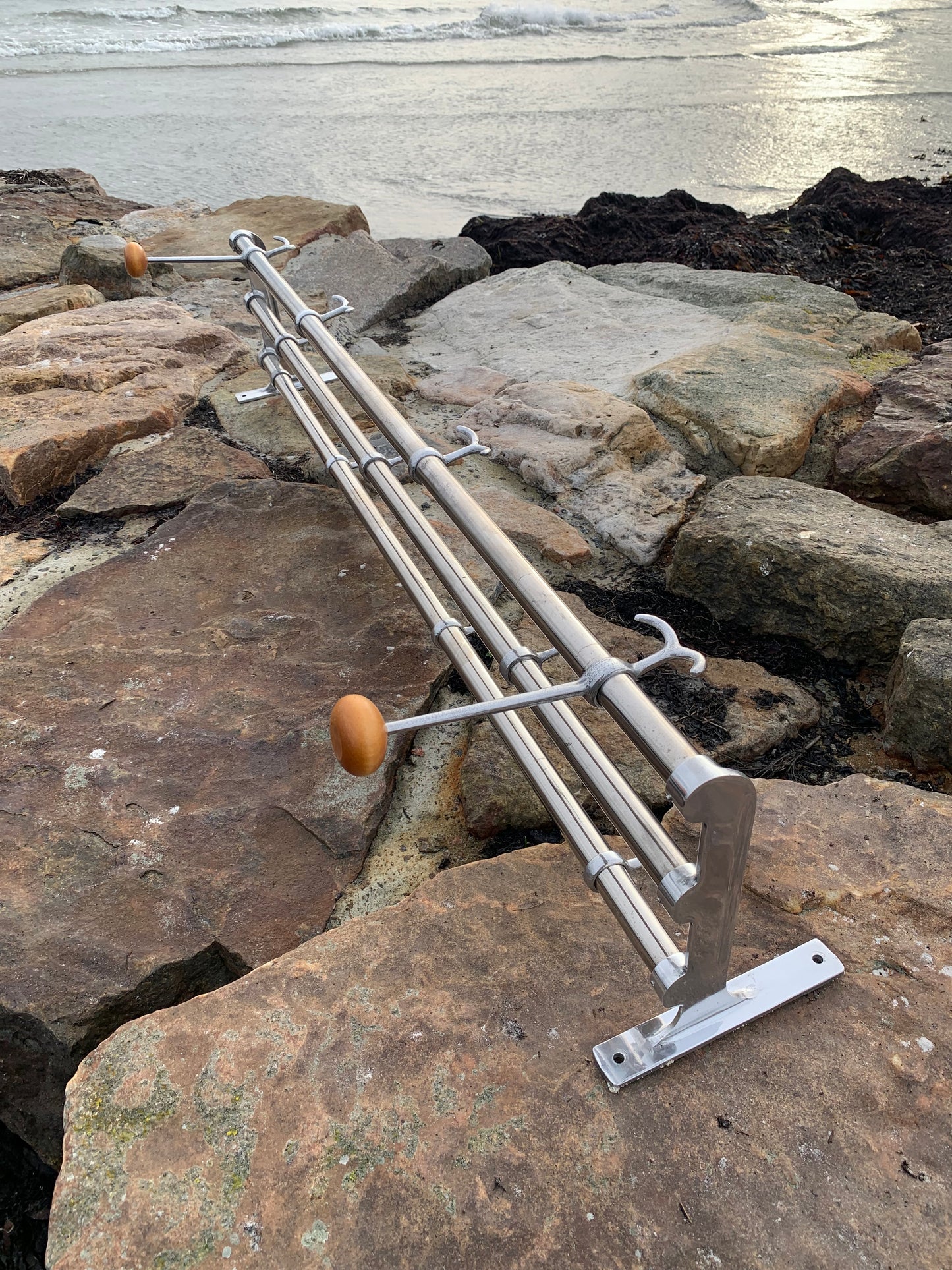 Regal mit 2 Huthaken - Entwurf von Gunnar Bolin aus dem Jahr 1937