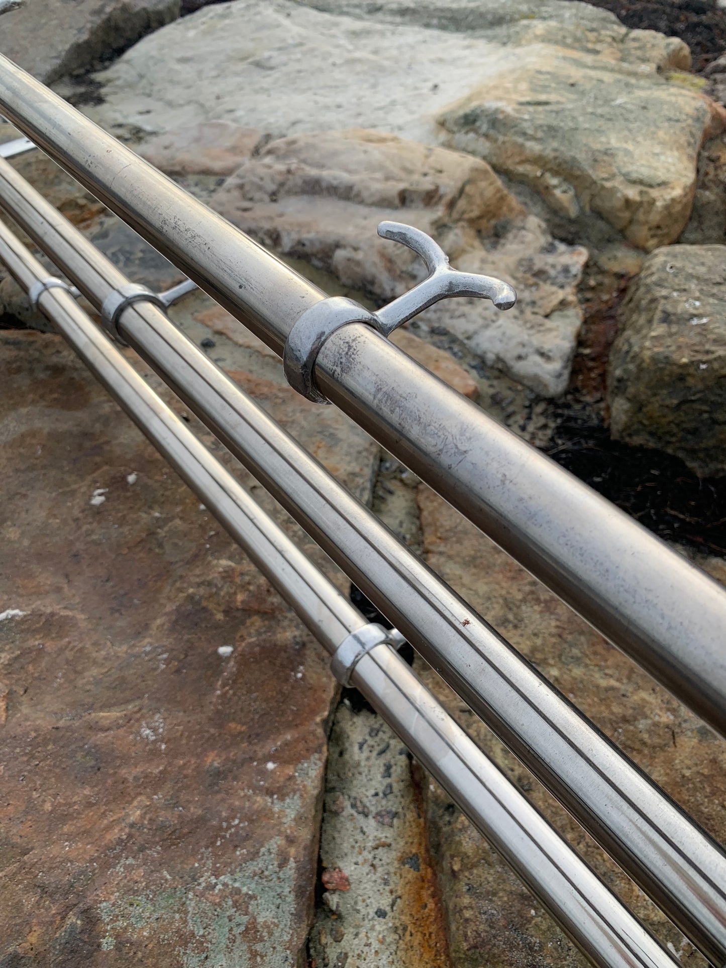 Regal mit 2 Huthaken - Entwurf von Gunnar Bolin aus dem Jahr 1937