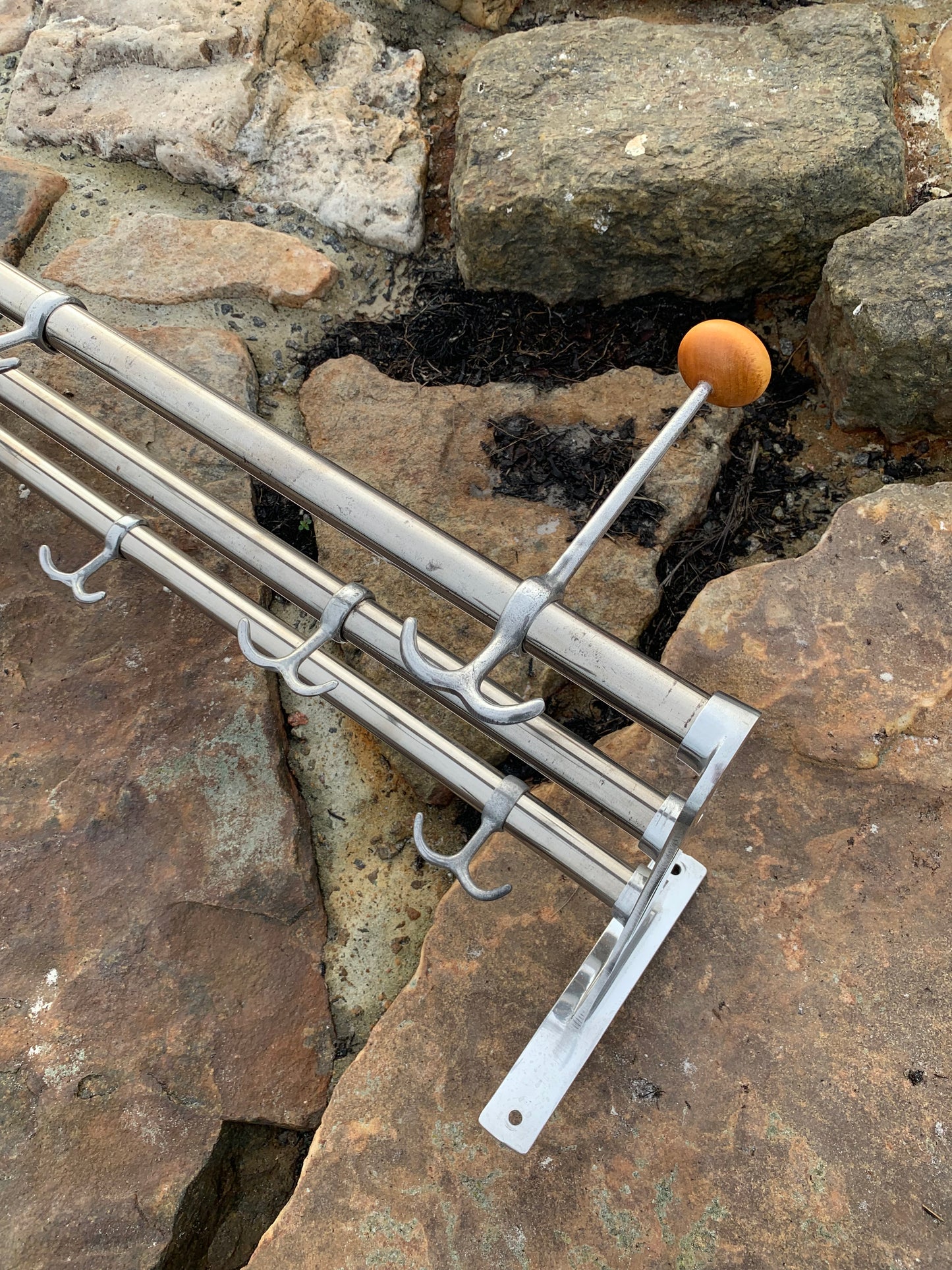 Regal mit 2 Huthaken - Entwurf von Gunnar Bolin aus dem Jahr 1937