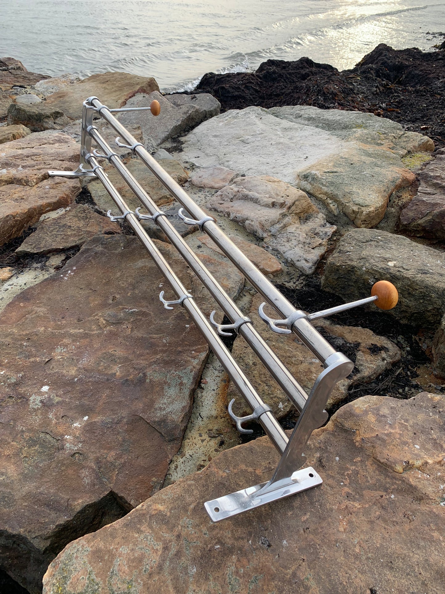 Regal mit 2 Huthaken - Entwurf von Gunnar Bolin aus dem Jahr 1937