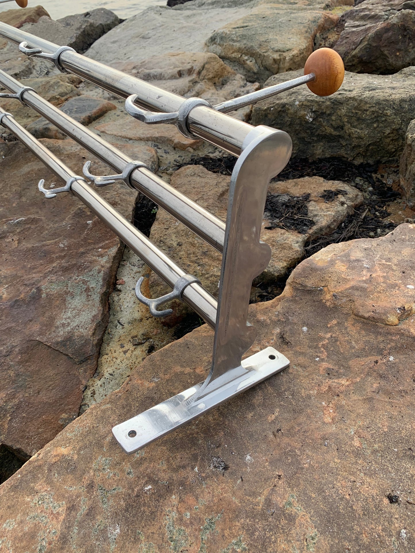 Regal mit 2 Huthaken - Entwurf von Gunnar Bolin aus dem Jahr 1937