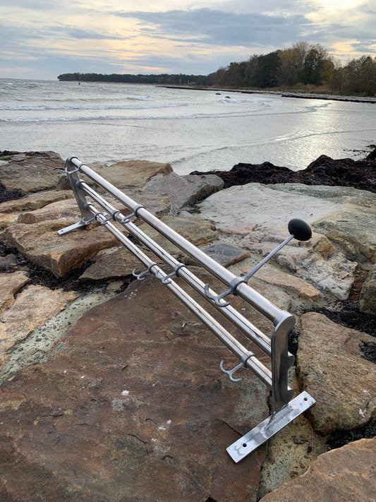 Regal mit Huthaken - Entworfen von Gunnar Bolin im Jahr 1937