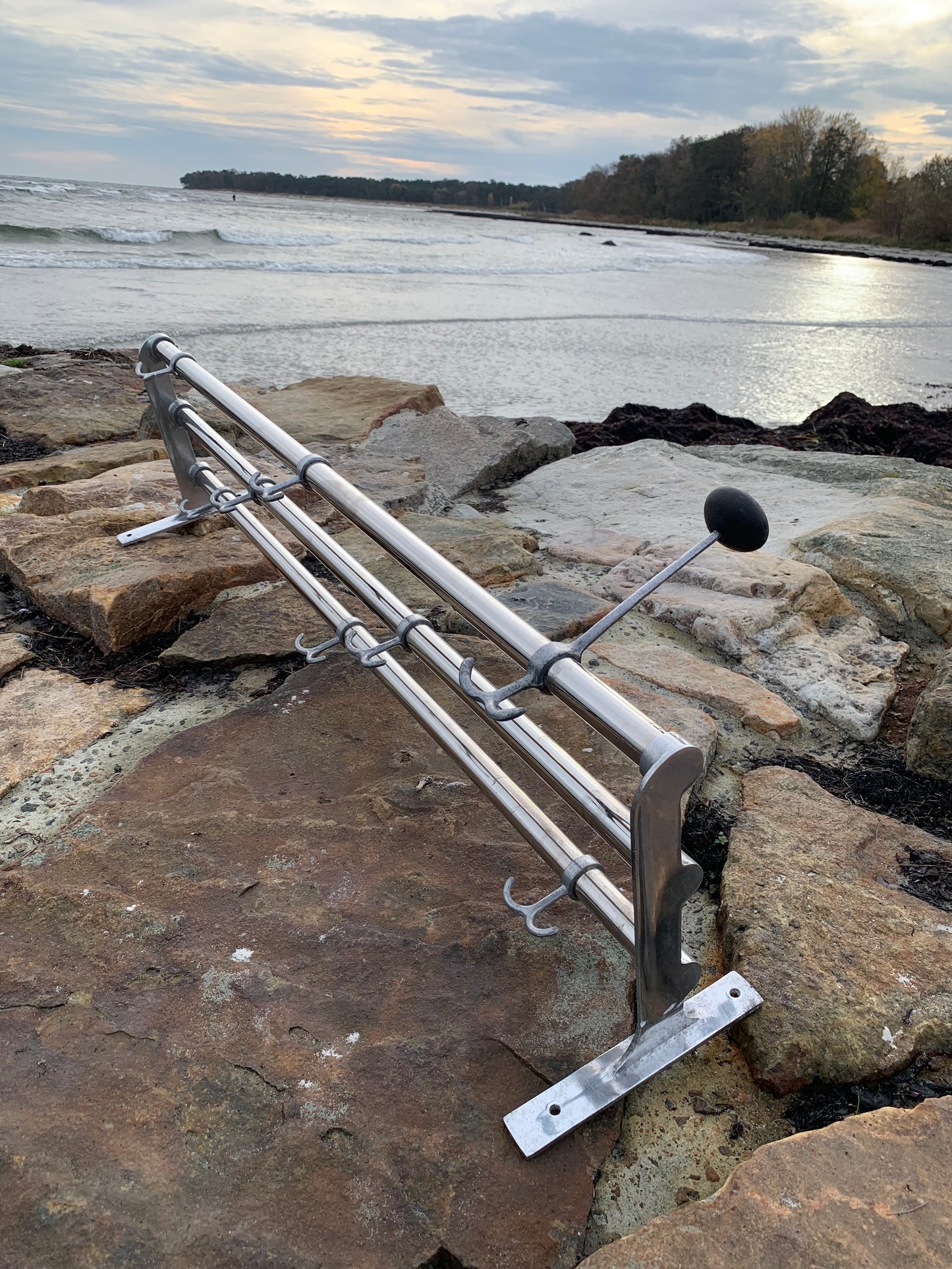 Regal mit Huthaken - Entworfen von Gunnar Bolin im Jahr 1937