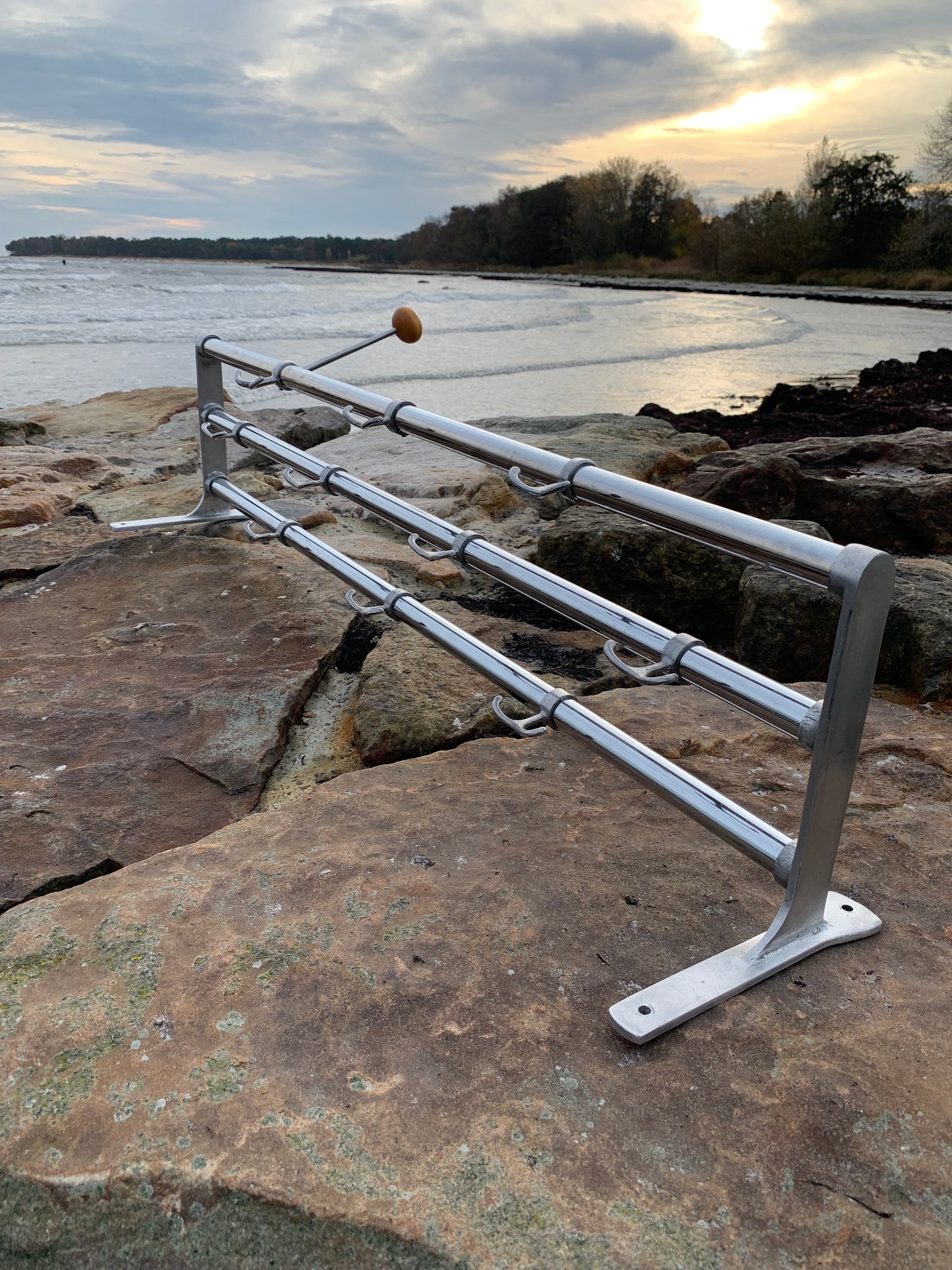 Regal mit Huthaken - Entworfen von Gunnar Bolin im Jahr 1937