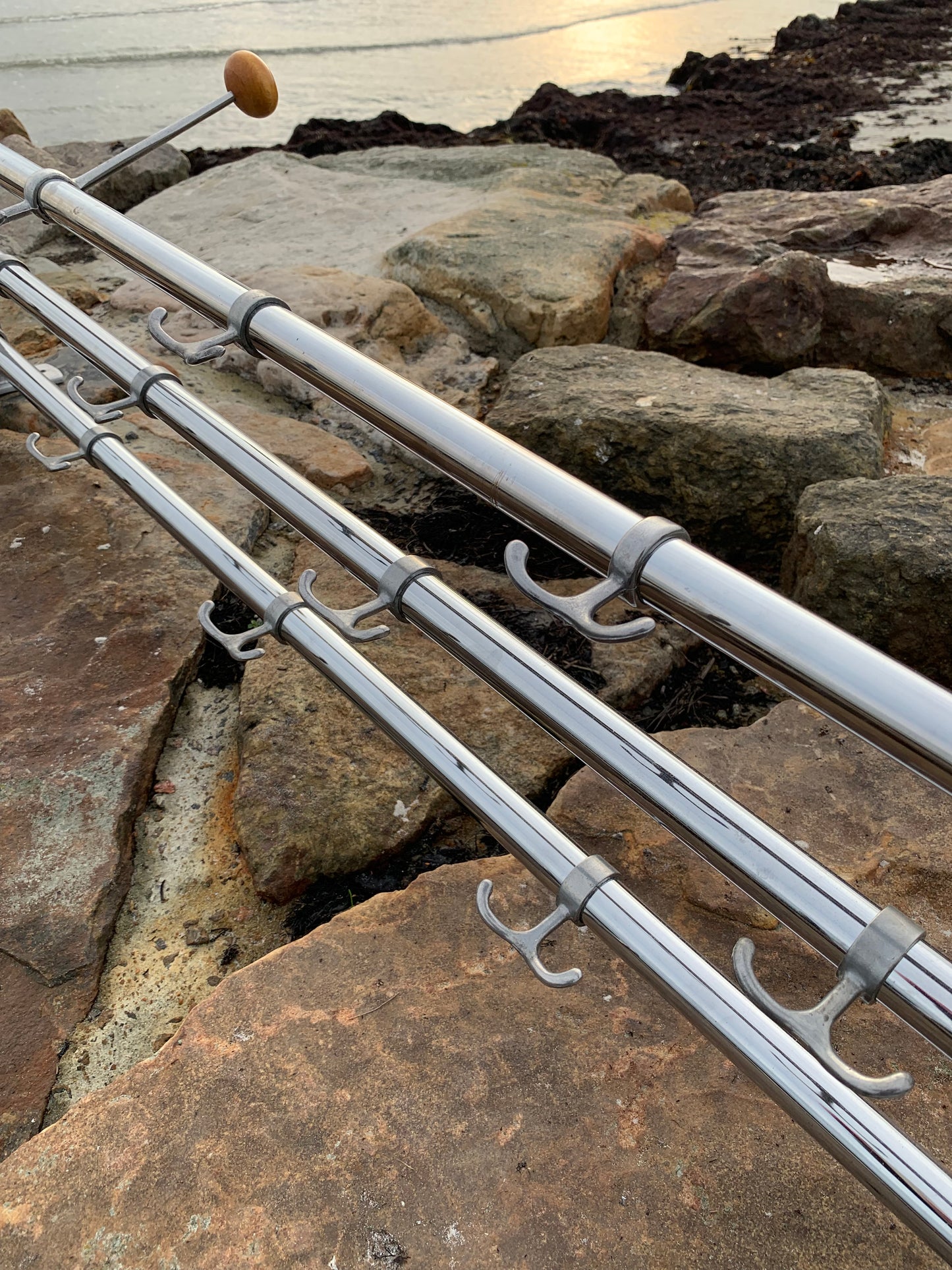 Regal mit Huthaken - Entworfen von Gunnar Bolin im Jahr 1937