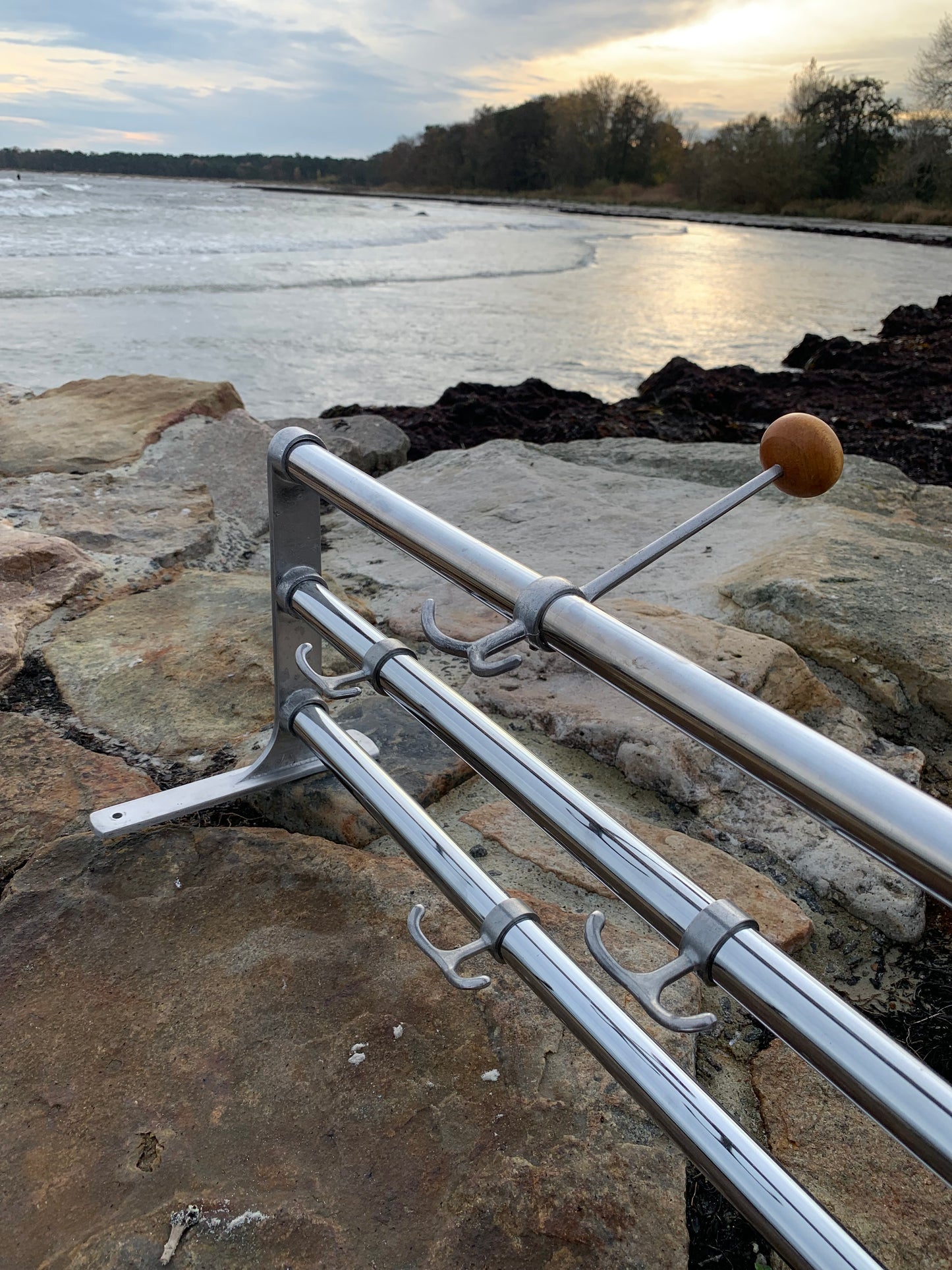 Regal mit Huthaken - Entworfen von Gunnar Bolin im Jahr 1937