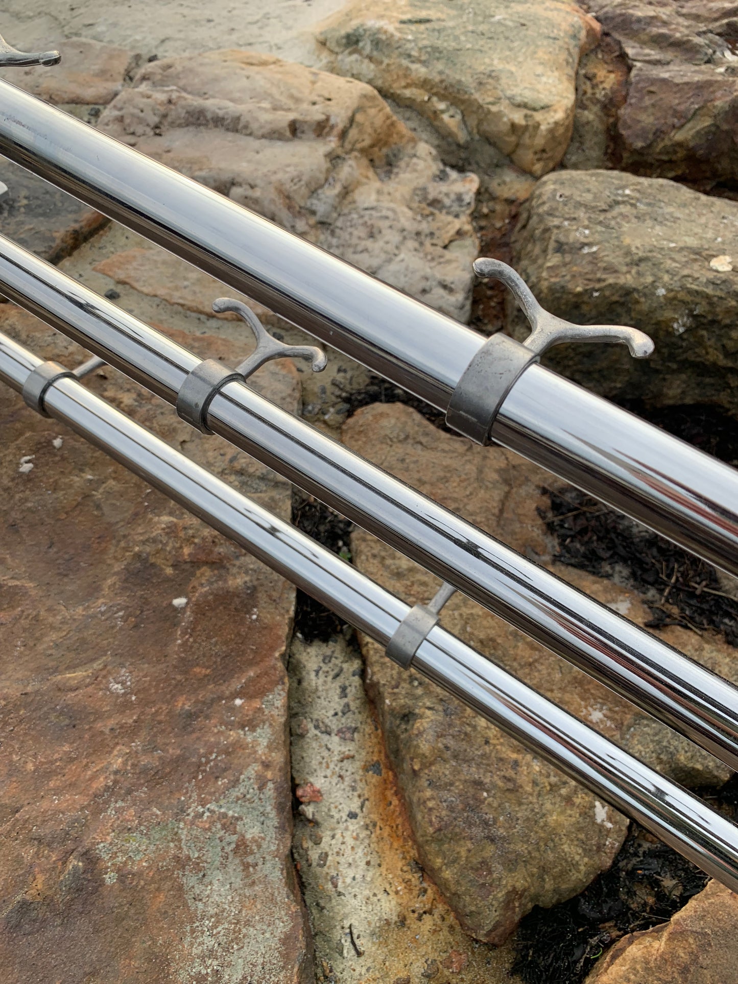 Regal mit Huthaken - Entworfen von Gunnar Bolin im Jahr 1937