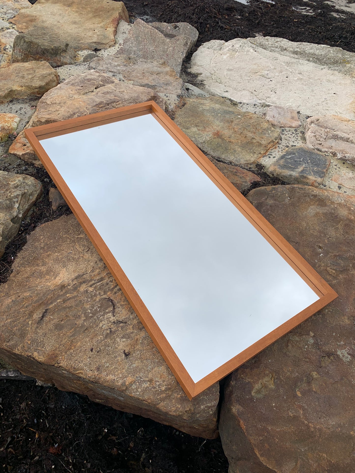 Spiegel mit Holzrahmen