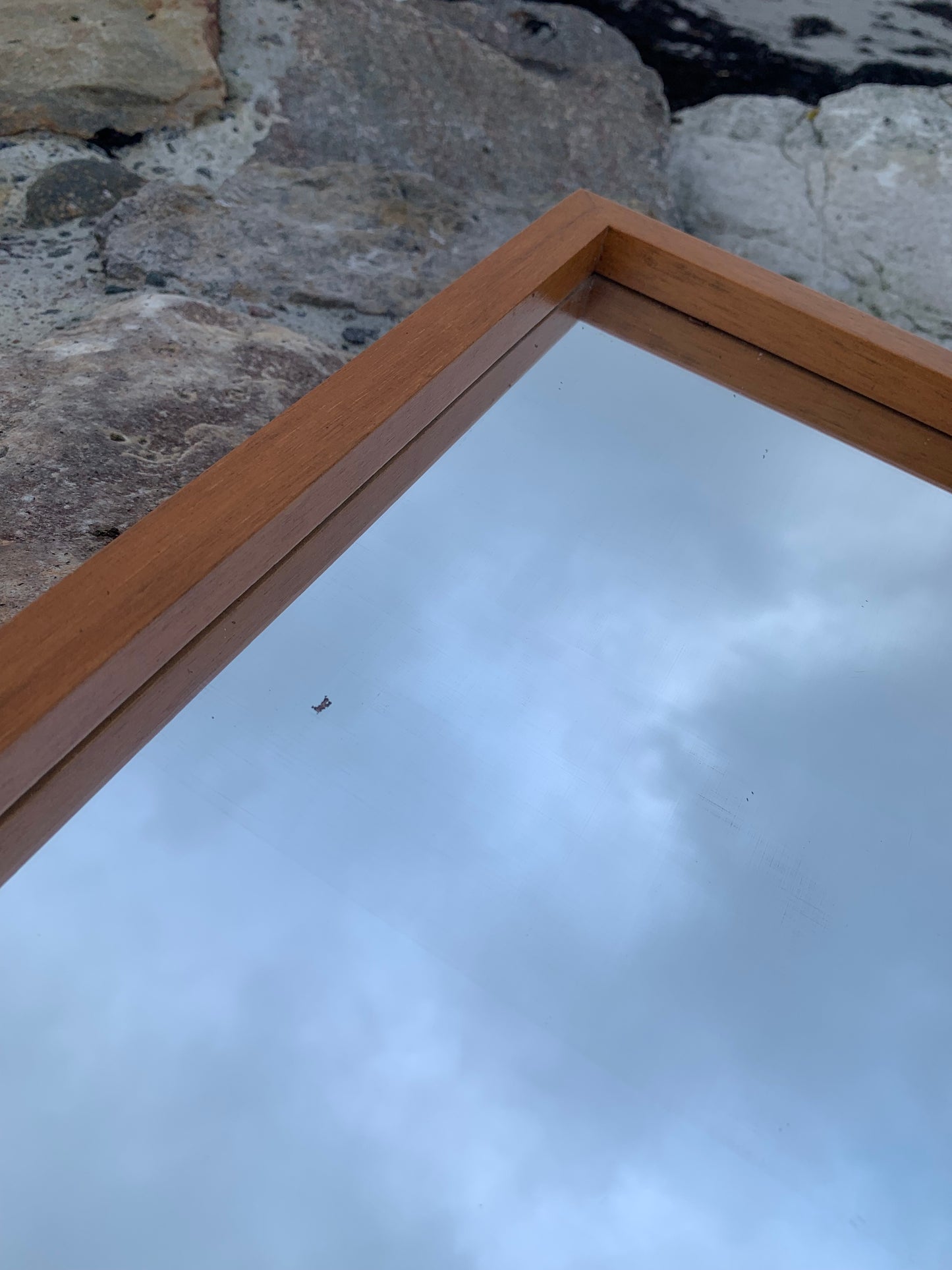 Spiegel mit Holzrahmen